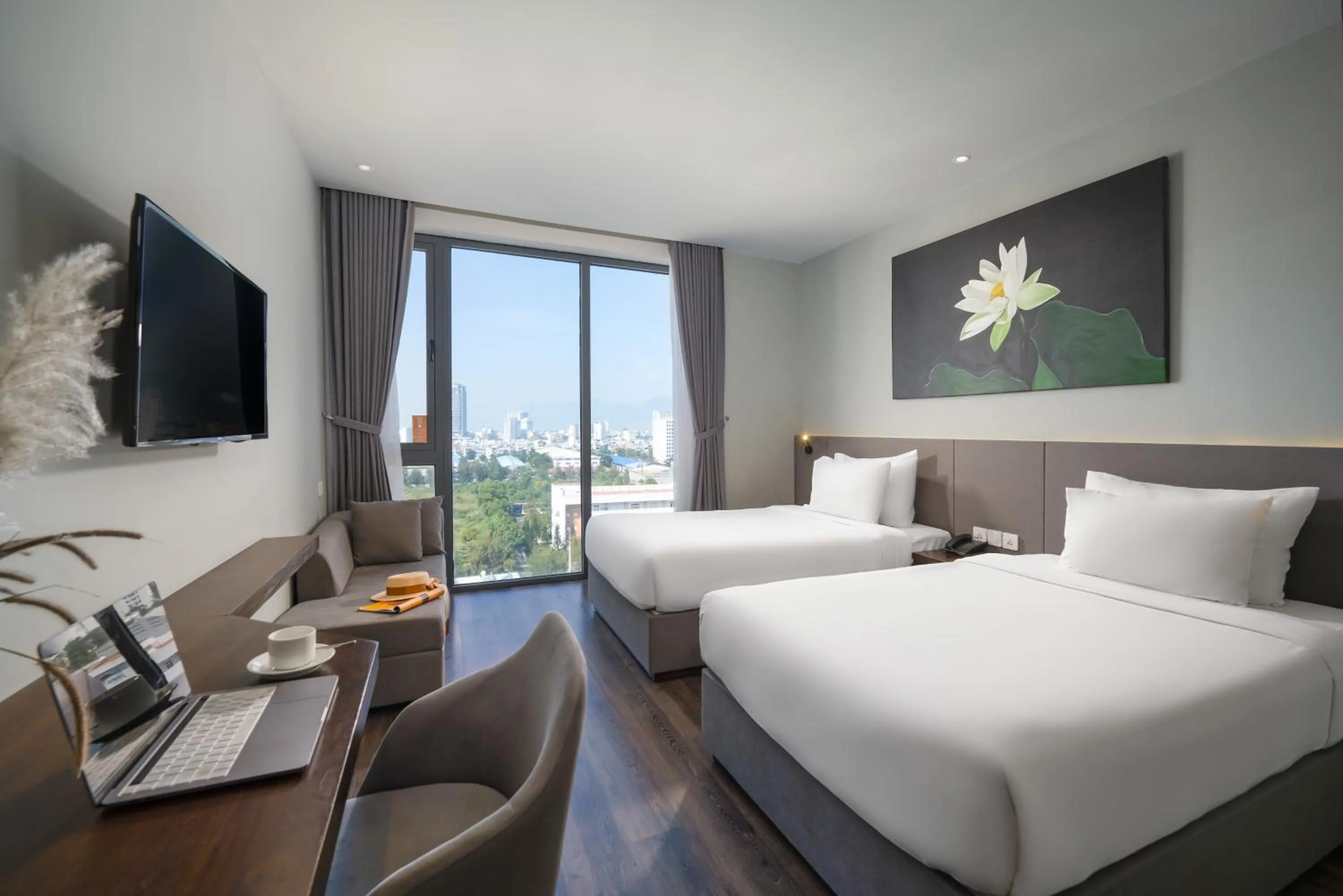 Bedroom, Bed in Everland Hotel