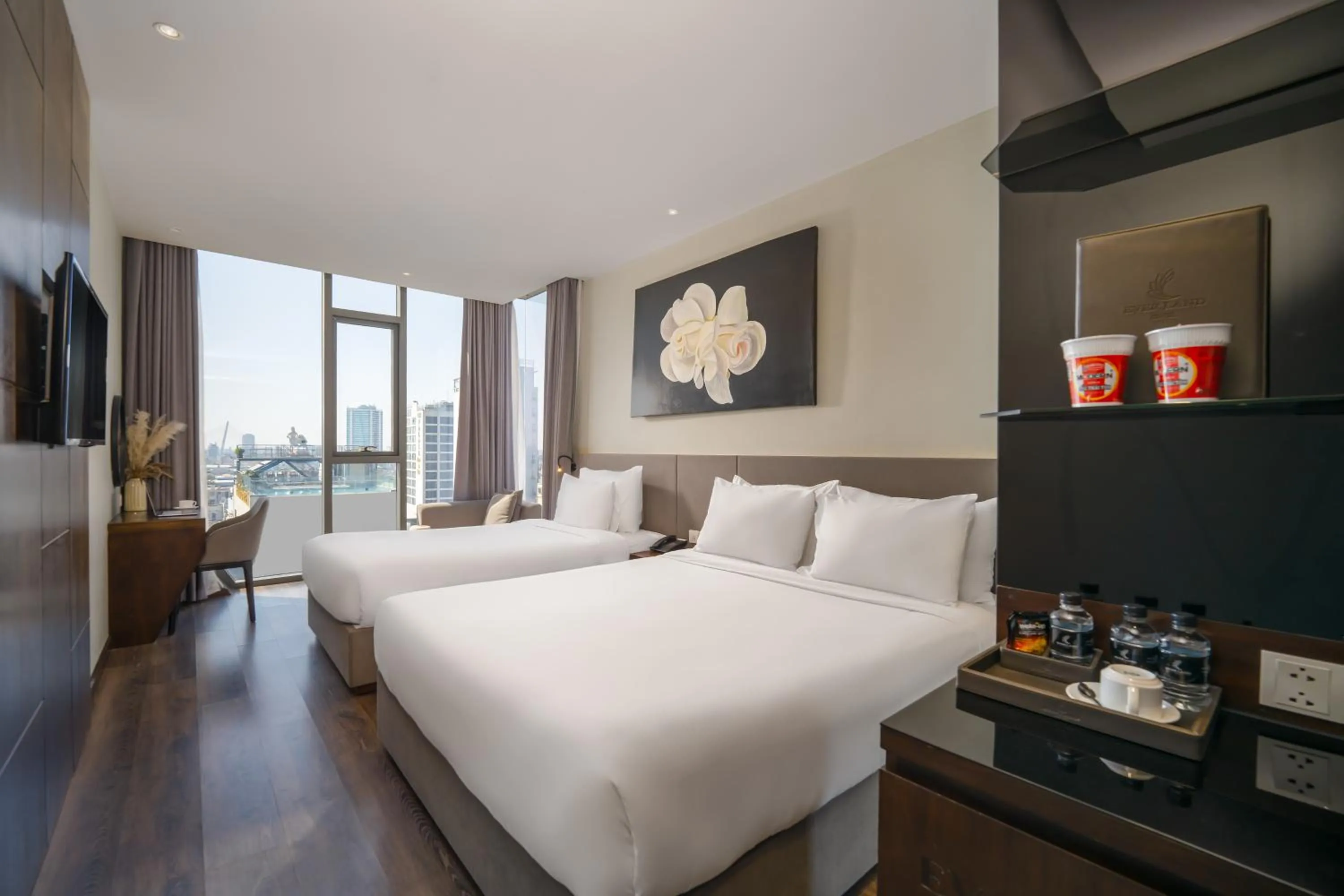 Photo of the whole room, Bed in Everland Hotel