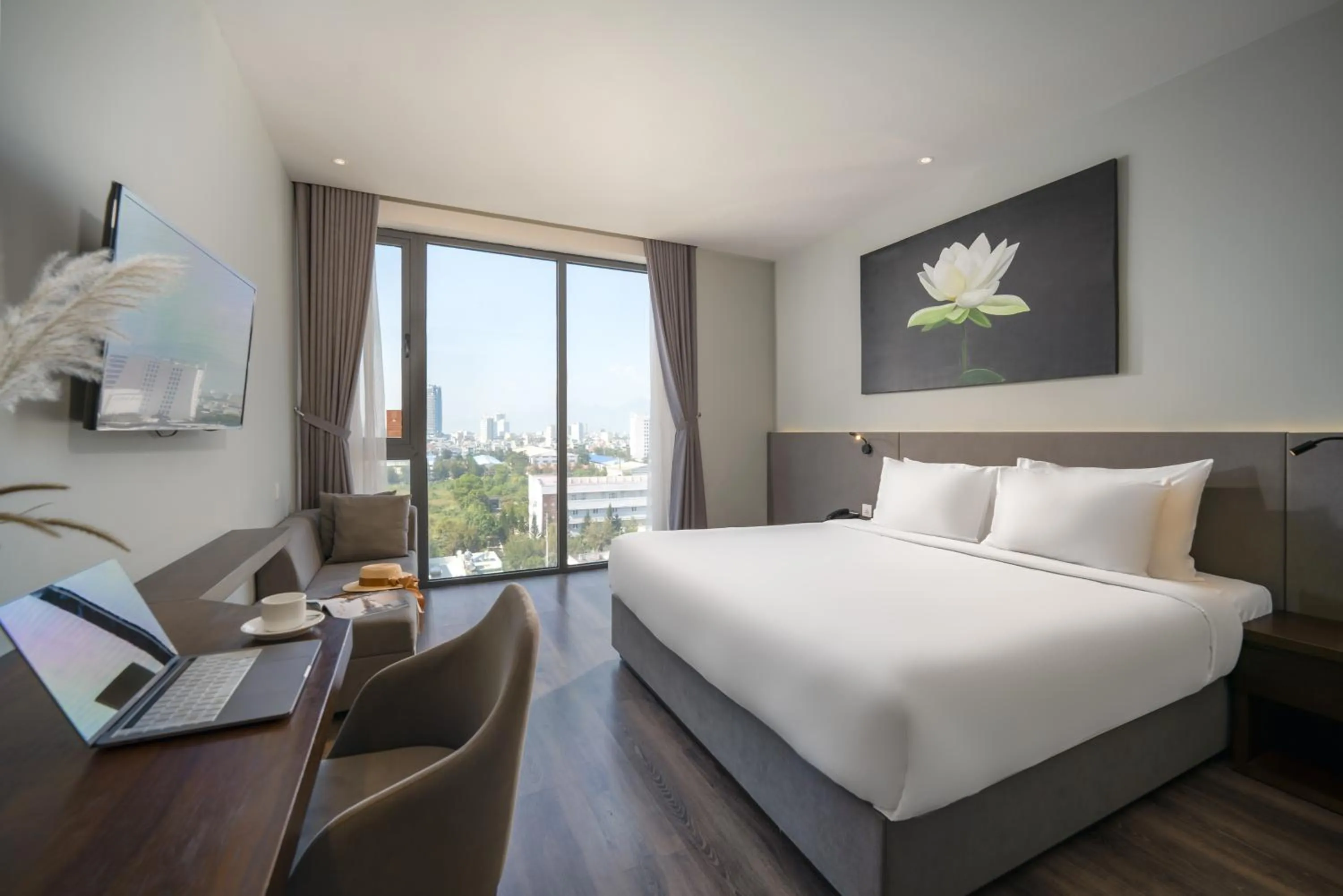 Bedroom, Bed in Everland Hotel