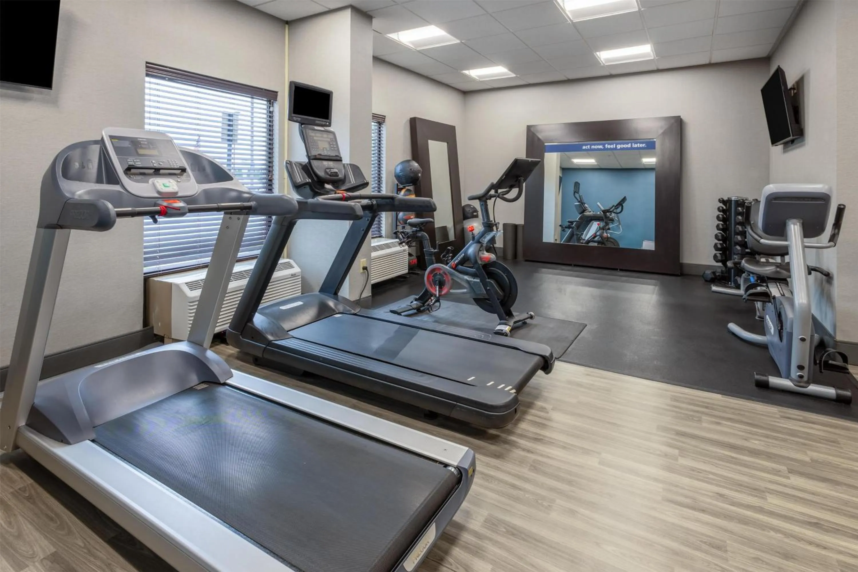 Fitness centre/facilities in Hampton Inn Dover