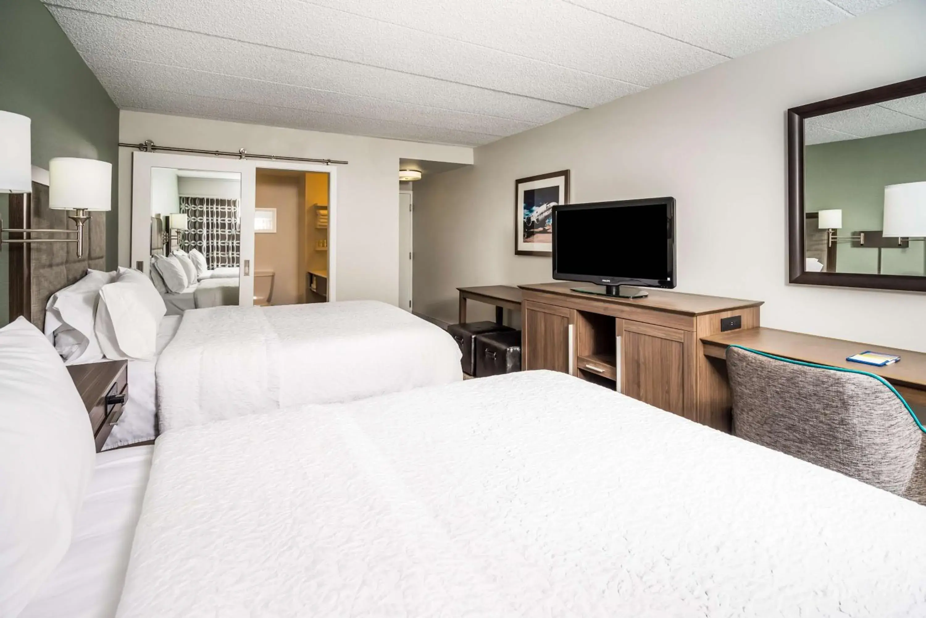 Bedroom, Bed in Hampton Inn Dover Bedroom, Bed in Hampton Inn Dover