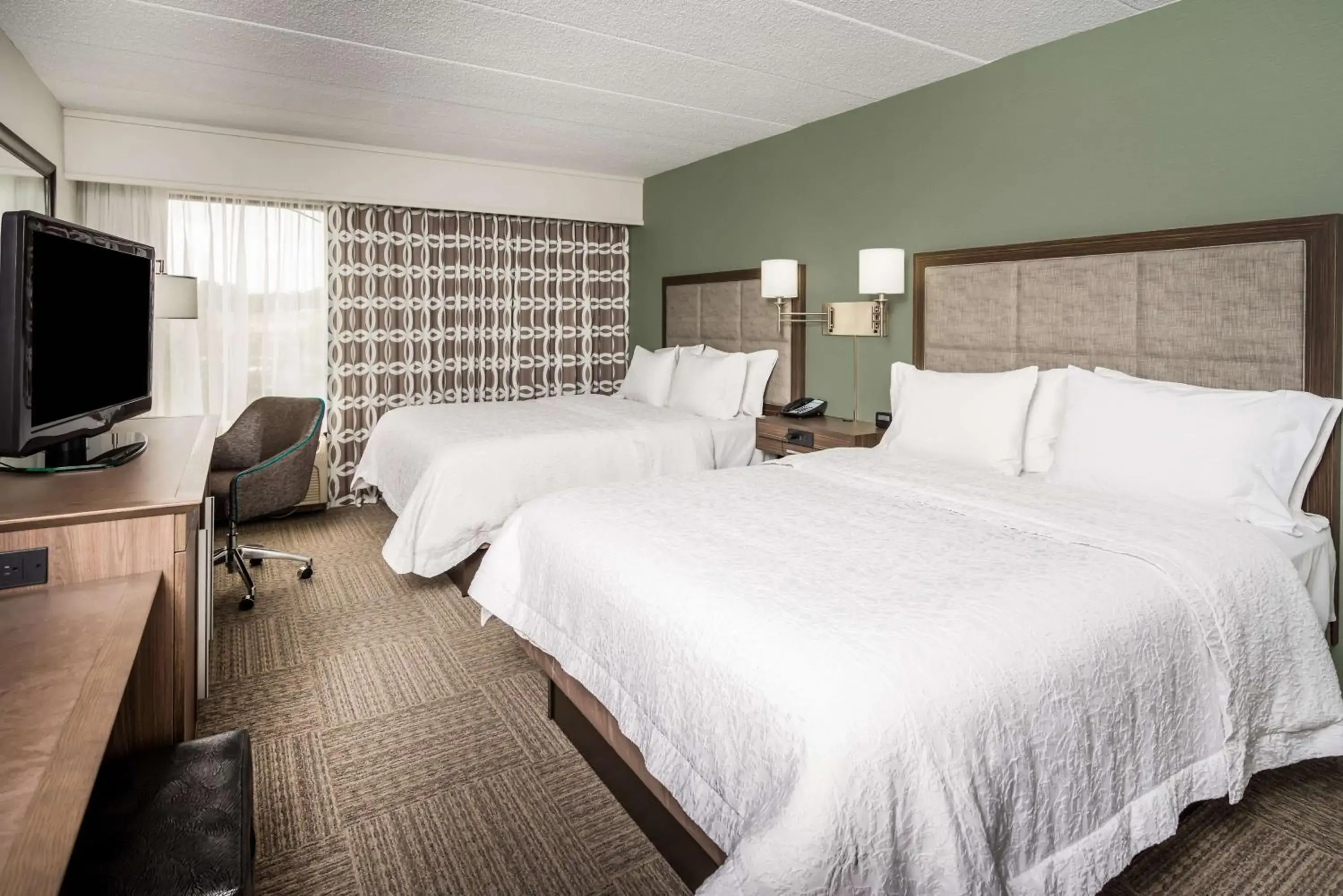Bedroom, Bed in Hampton Inn Dover Bedroom, Bed in Hampton Inn Dover
