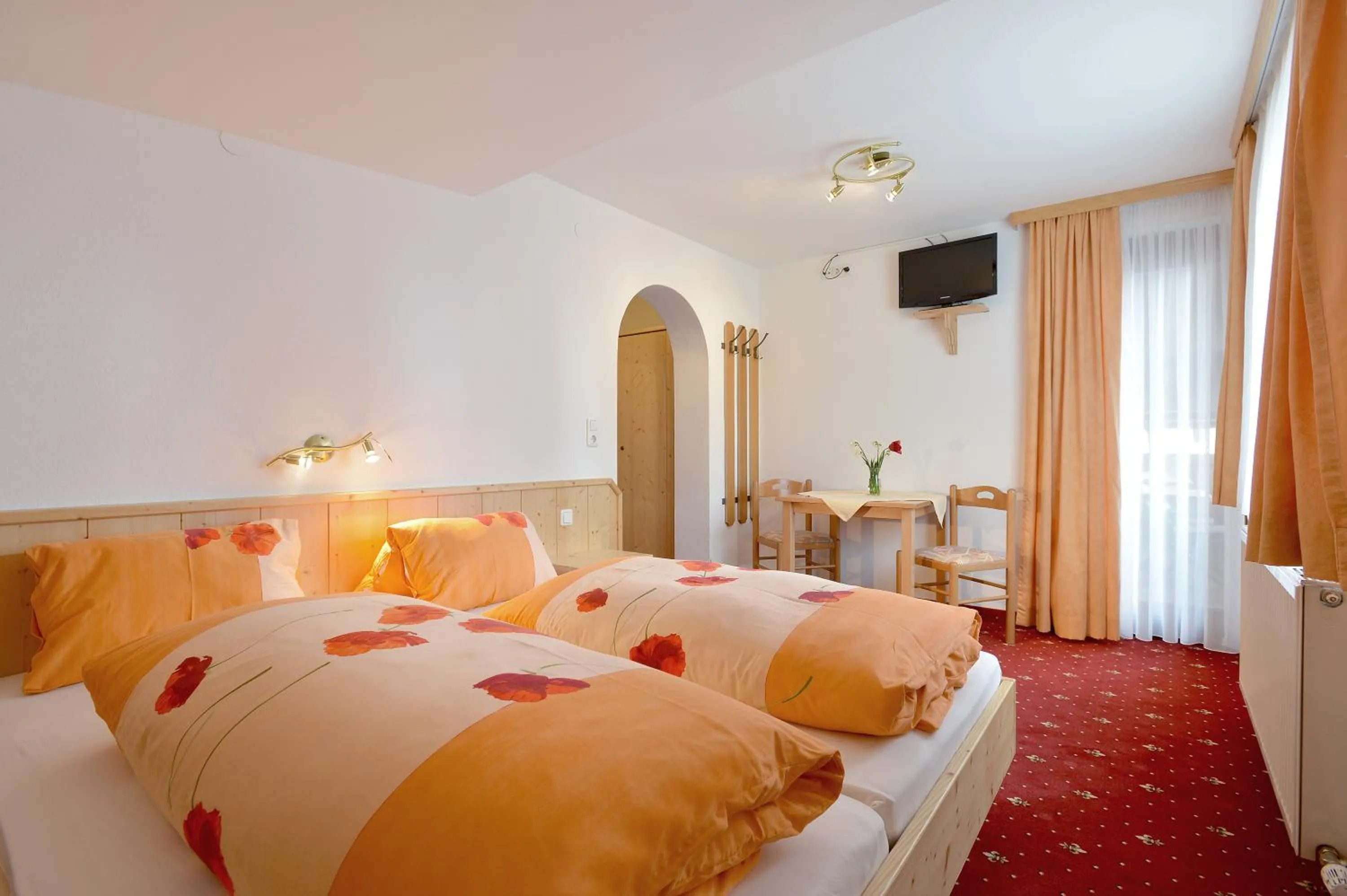 Photo of the whole room, Bed in Gästehaus Sillaber-Gertraud Nuck
