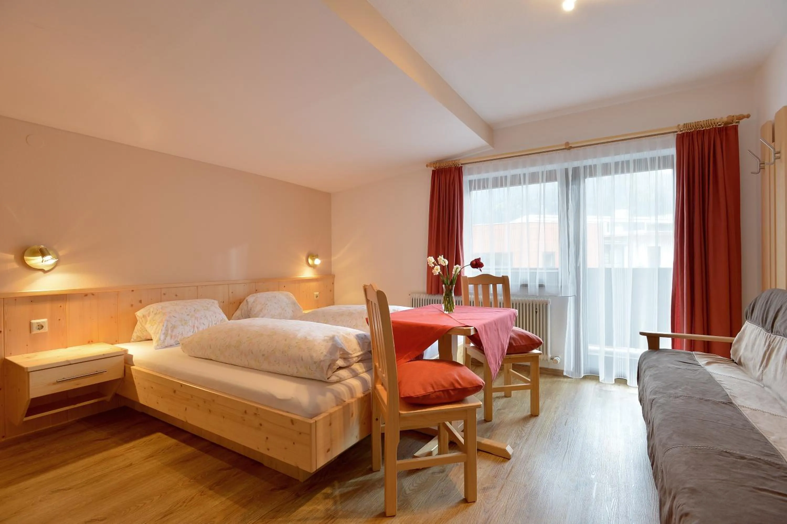 Day, Bed in Gästehaus Sillaber-Gertraud Nuck