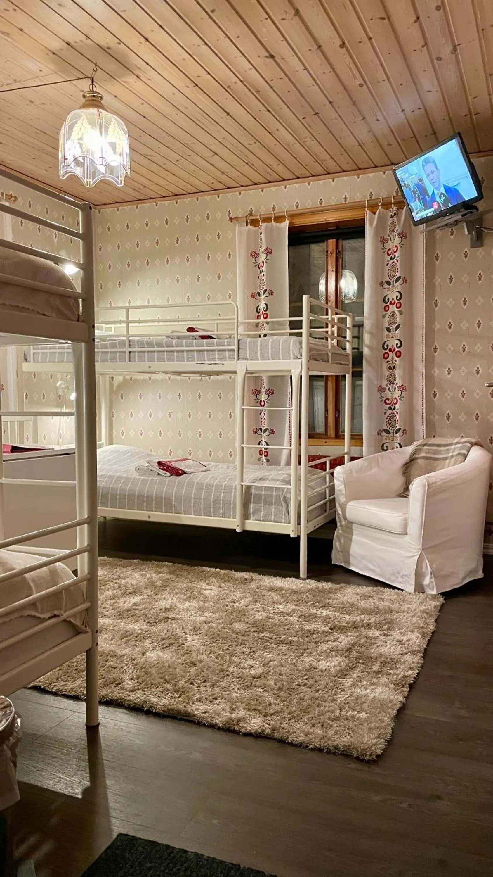 Quadruple Room with Shared Bathroom - single occupancy in Prinsgården B&B rum stugor Quadruple Room with Shared Bathroom - single occupancy in Prinsgården B&B rum stugor