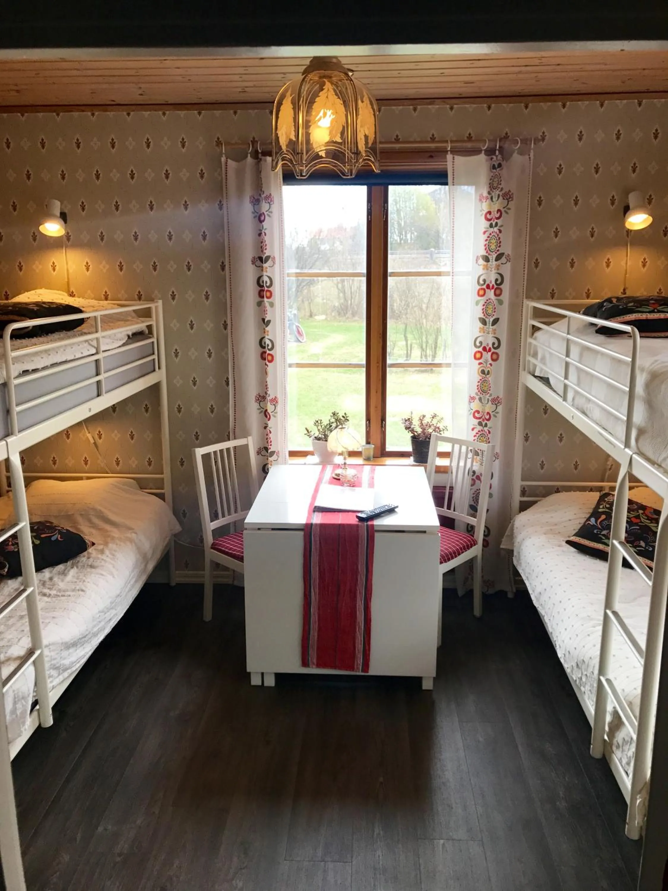 TV and multimedia, Bed in Prinsgården B&B rum stugor