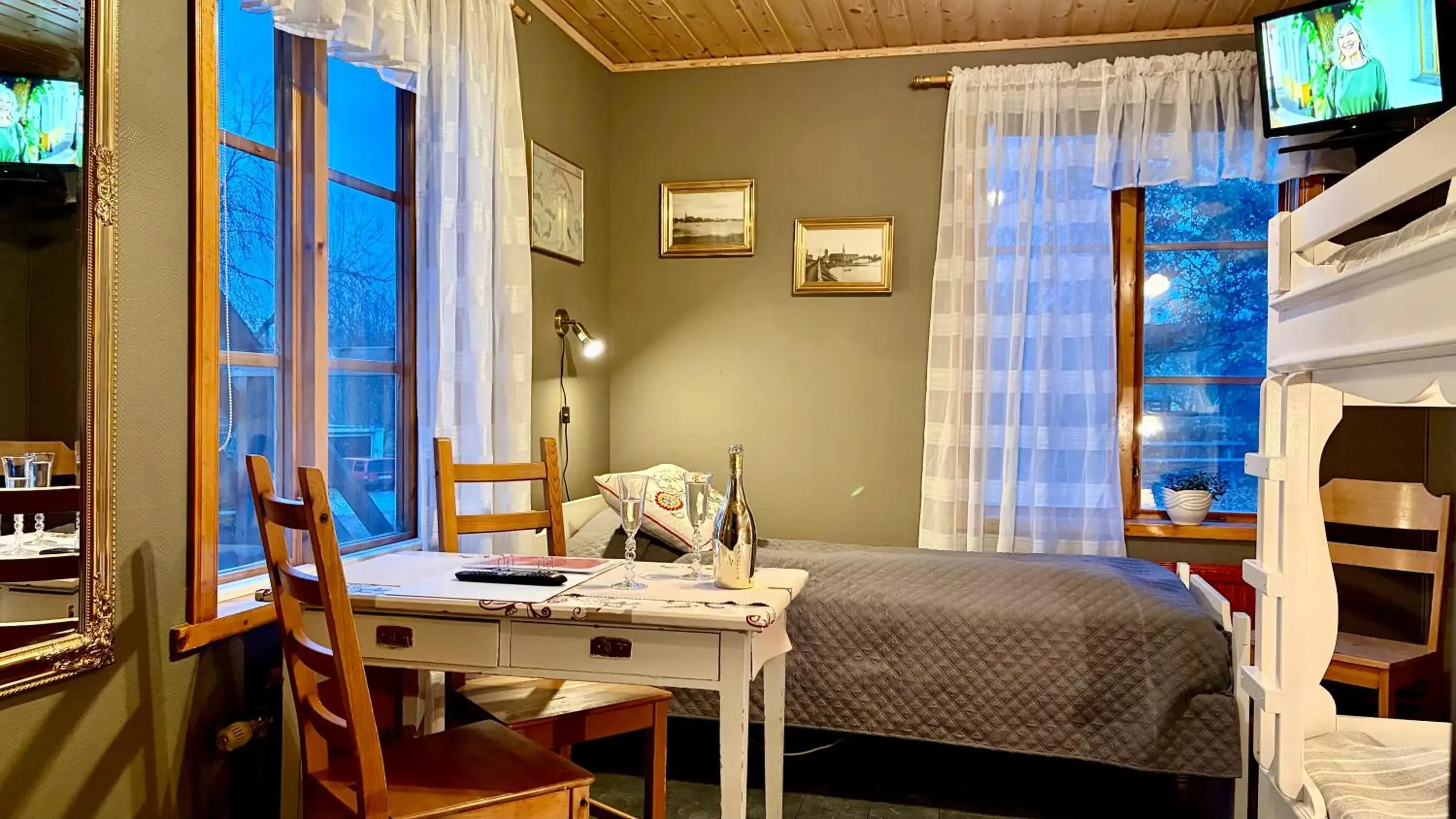 Triple Room in Prinsgården B&B rum stugor Triple Room in Prinsgården B&B rum stugor