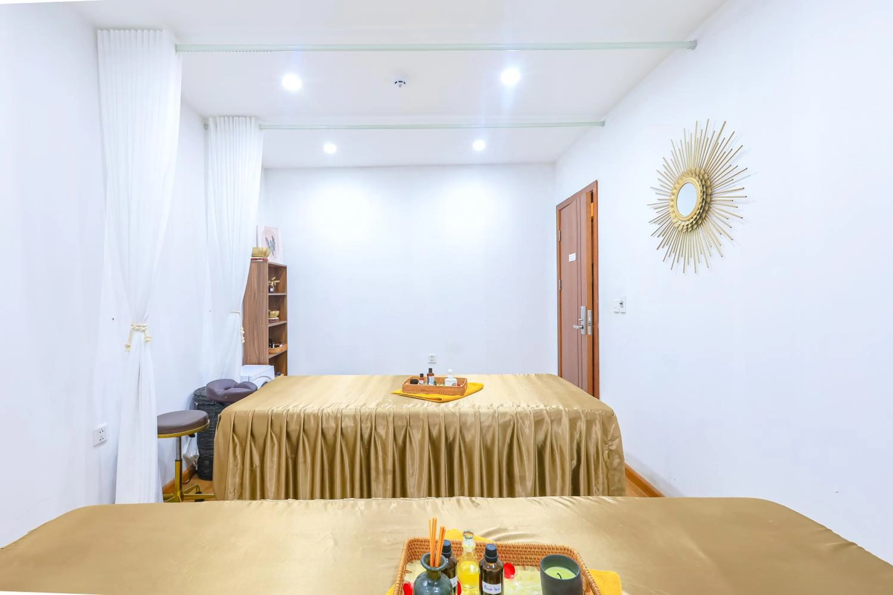 People in 22Land Classic Suites