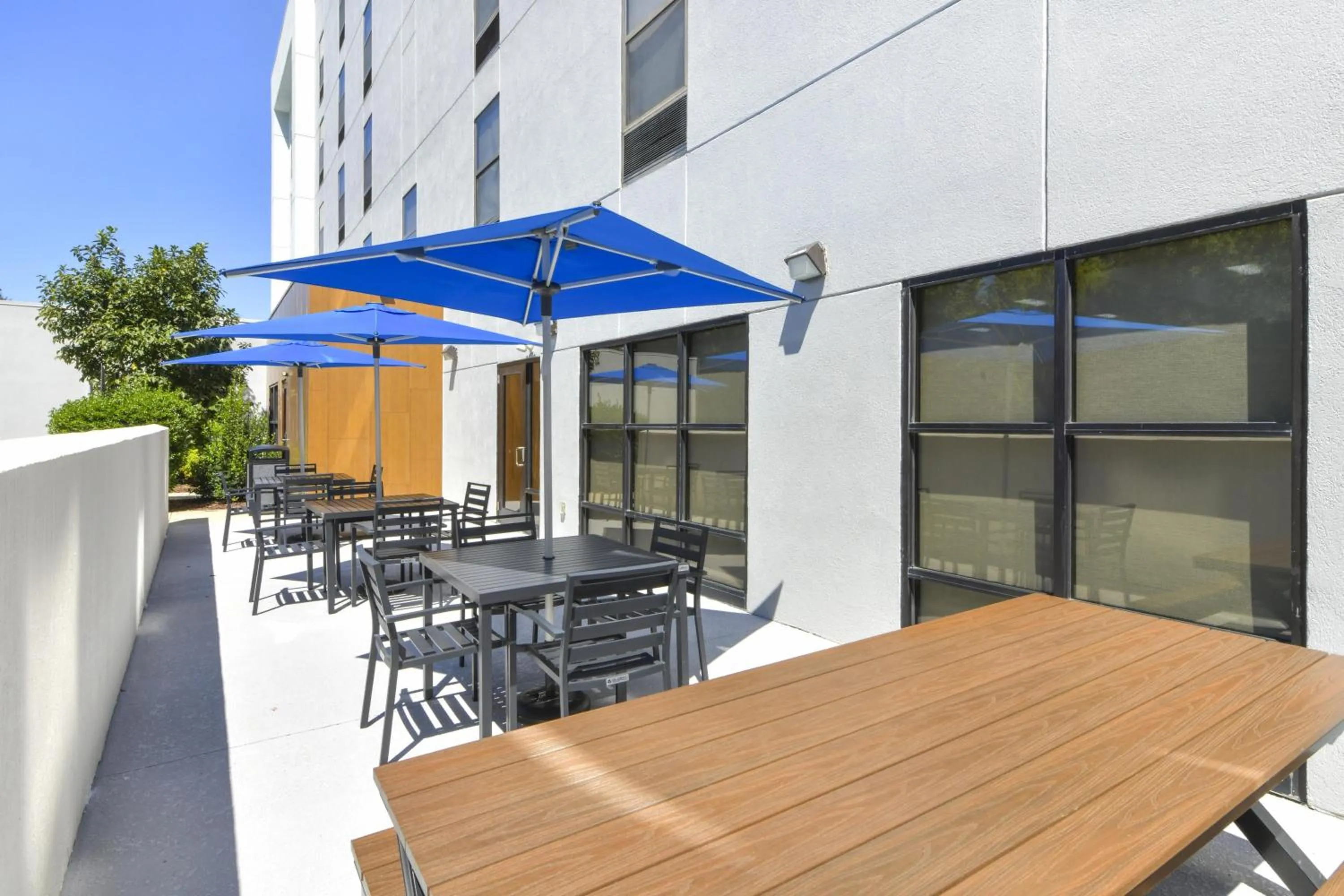Patio in Hampton Inn & Suites Burlington