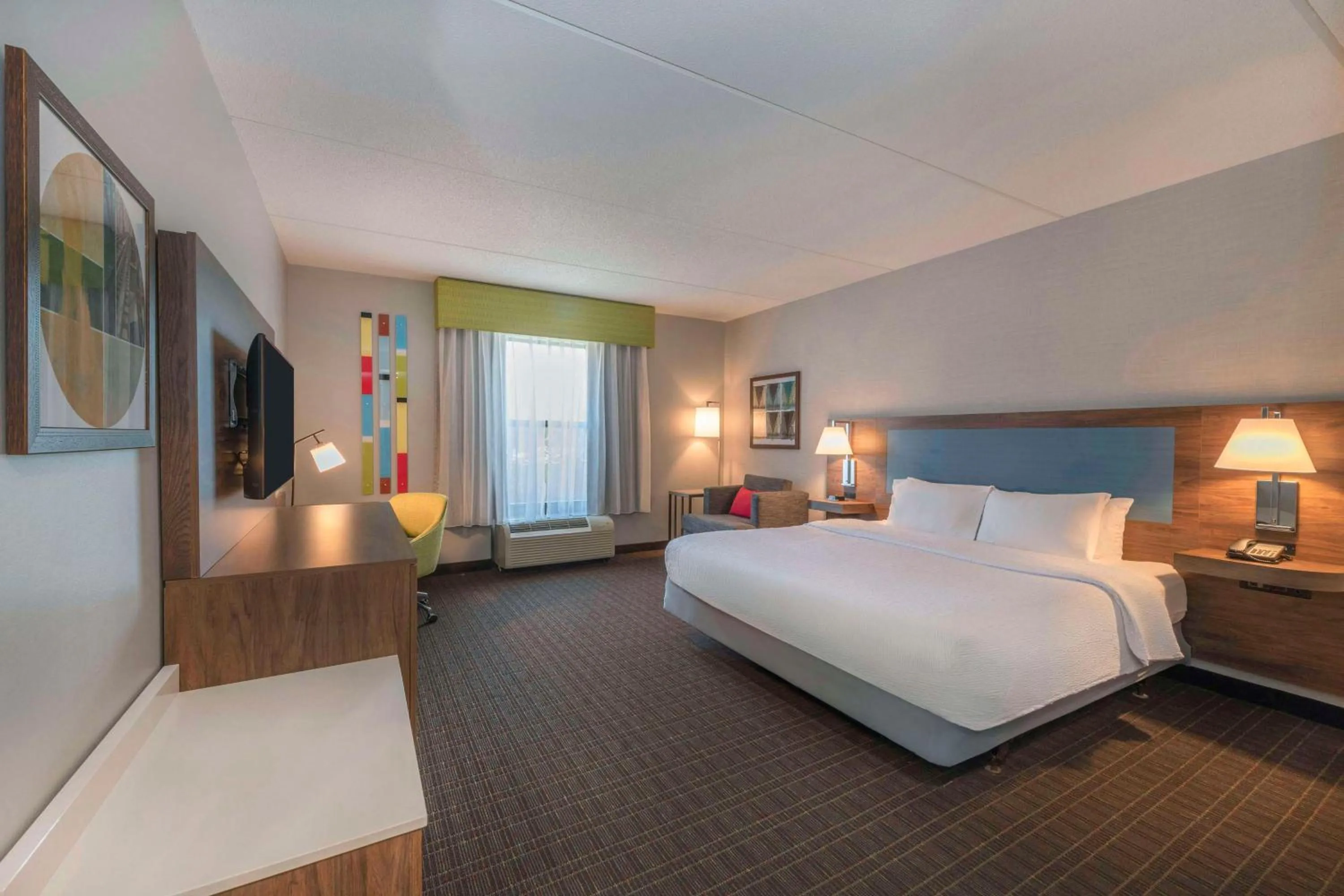 Bed in Hampton Inn & Suites Burlington