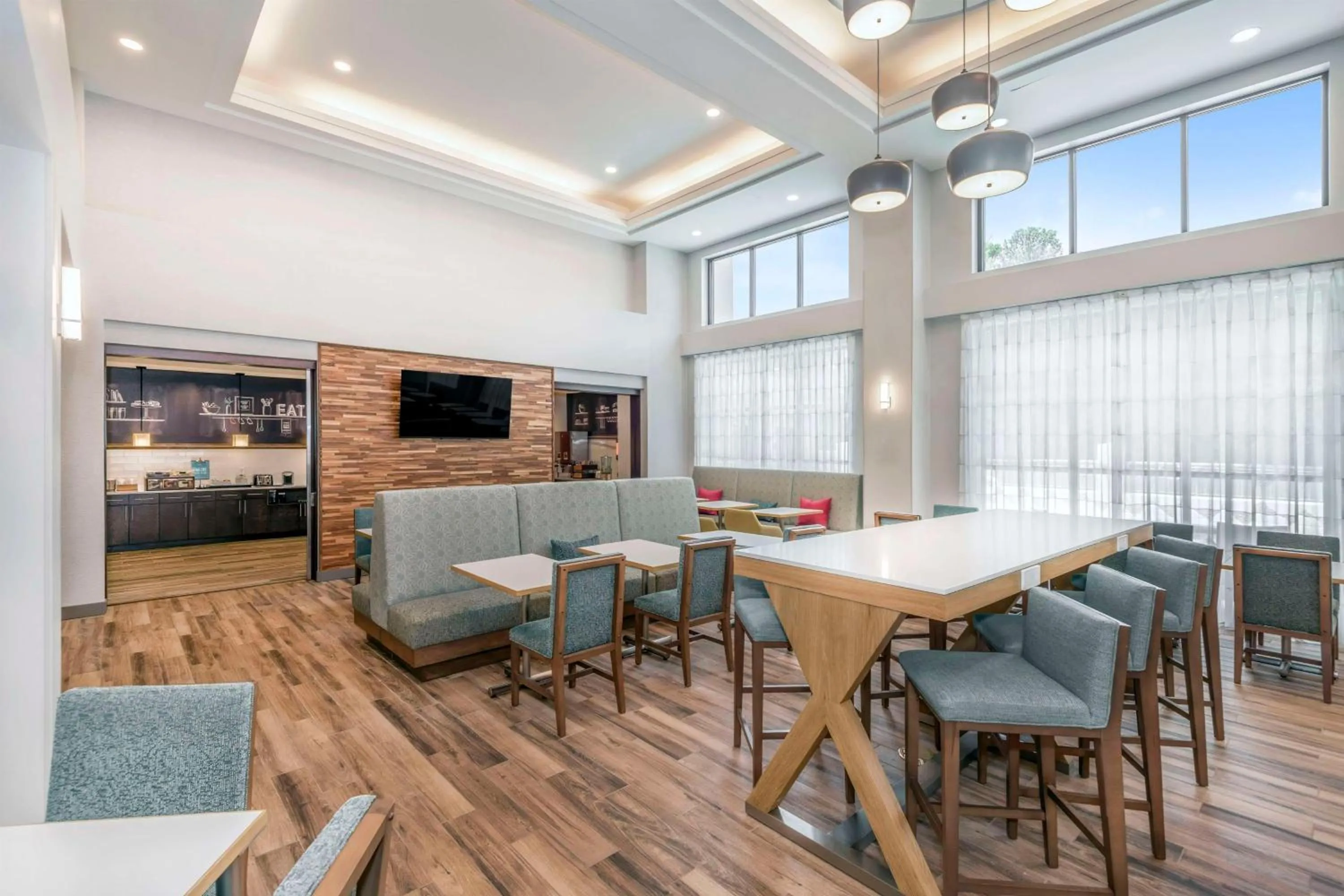 Restaurant/places to eat in Hampton Inn & Suites Burlington