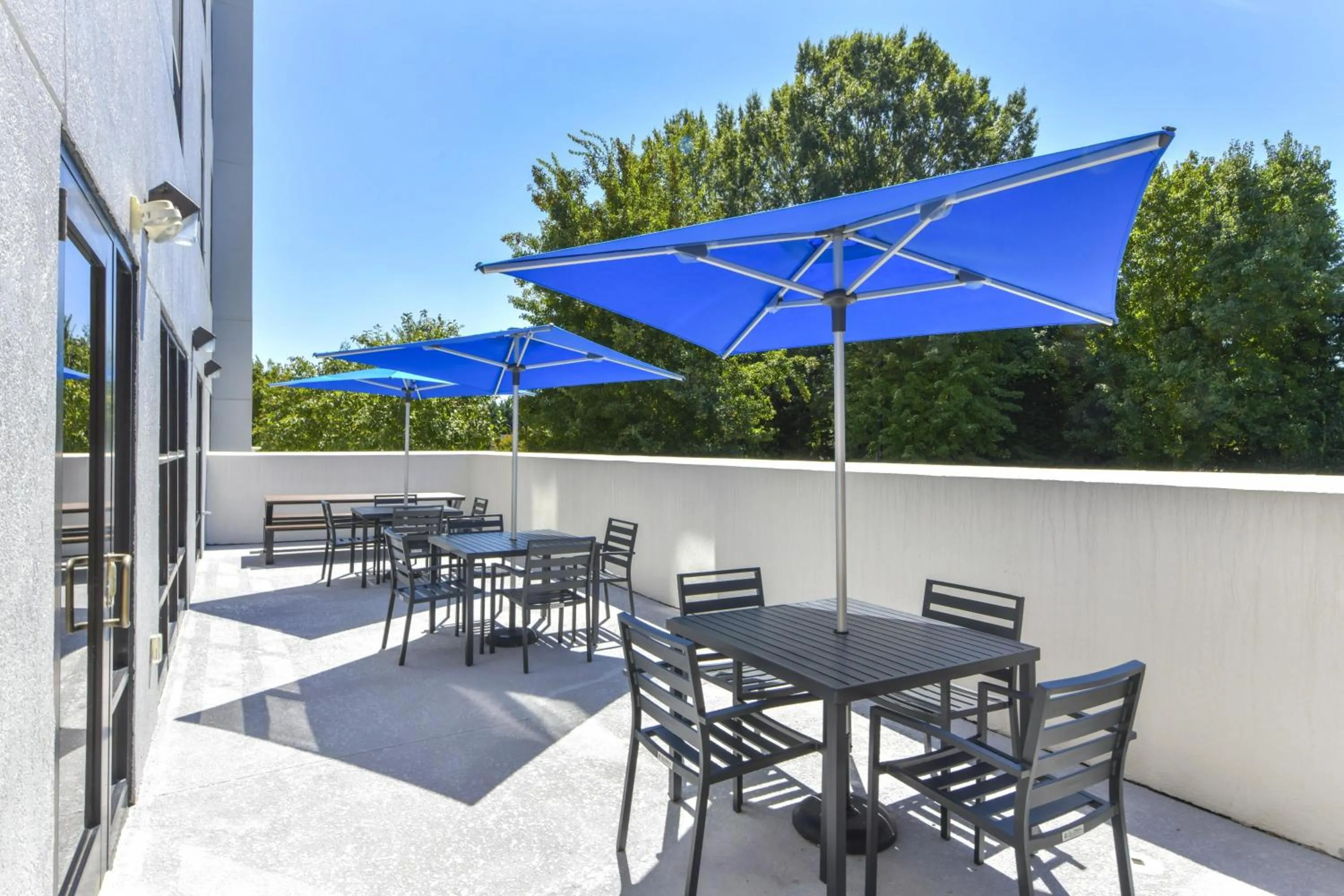 Patio in Hampton Inn & Suites Burlington