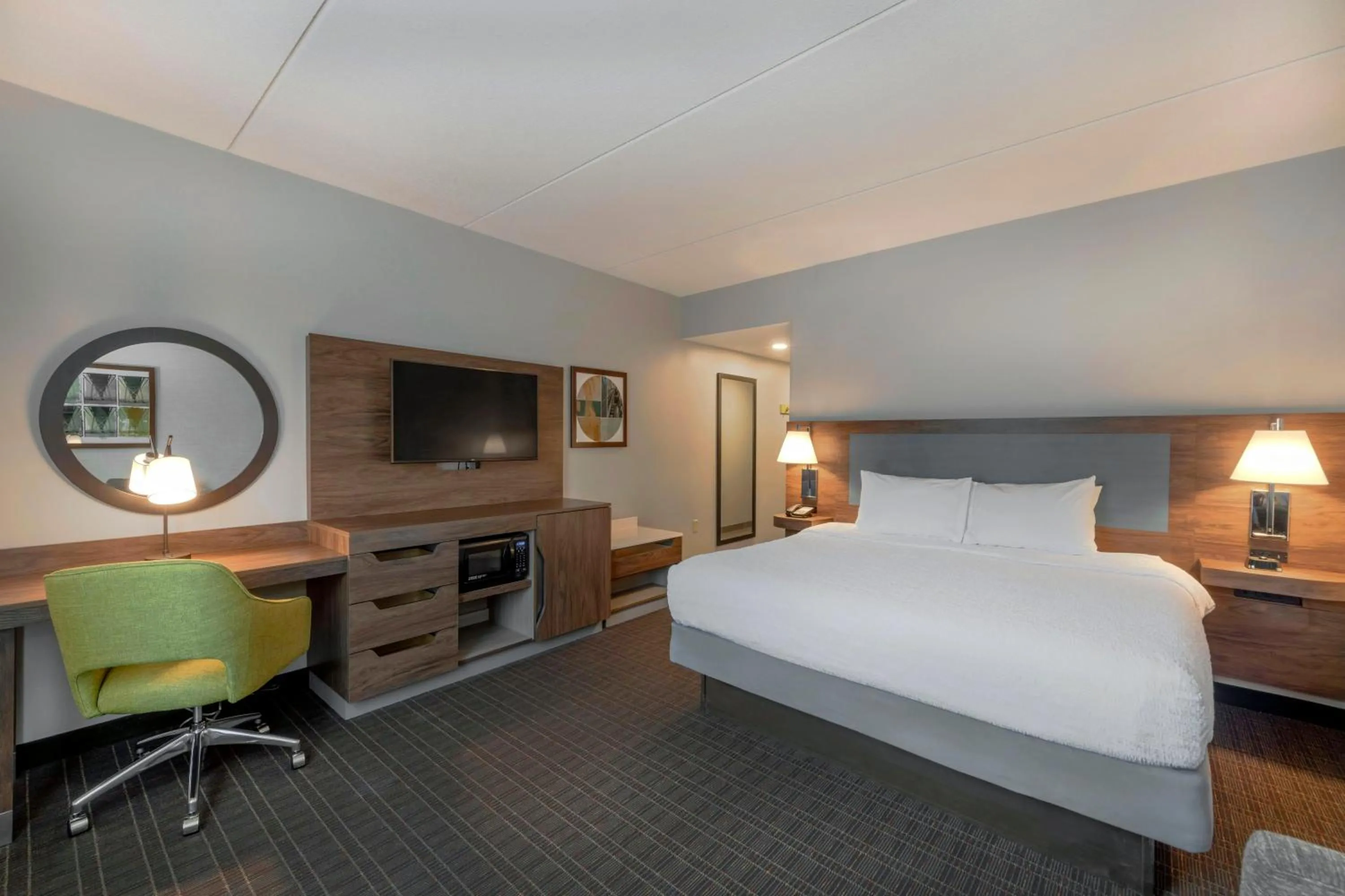 Bed in Hampton Inn & Suites Burlington