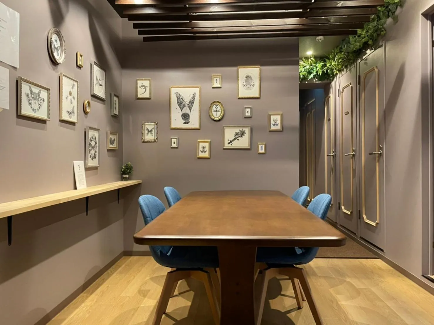 Communal lounge/ TV room in THE WARDROBE Hotel Shimokitazawa