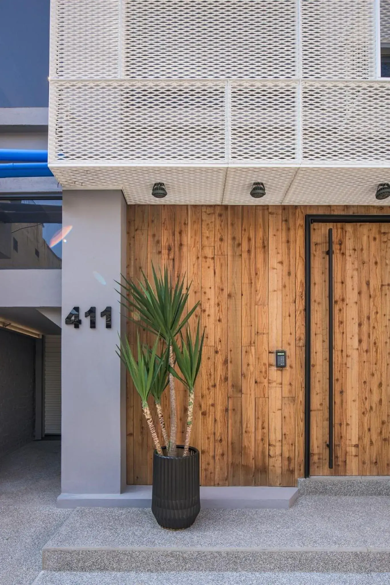 Facade/entrance in H suite Go Facade/entrance in H suite Go