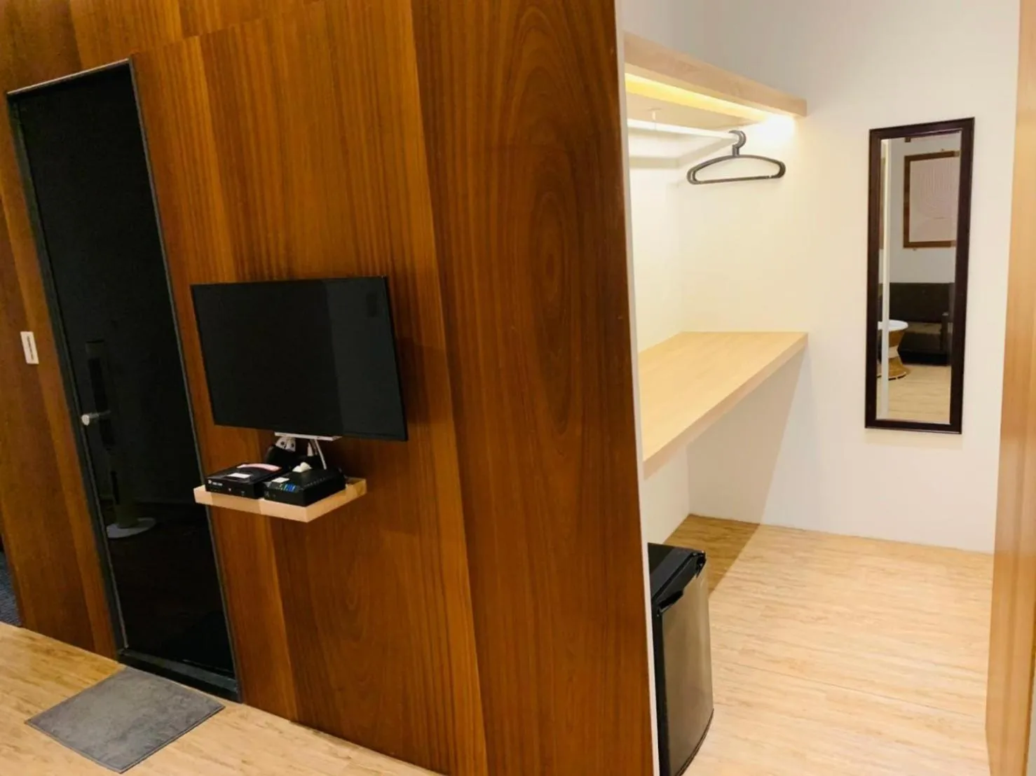 Communal lounge/ TV room in H suite Go