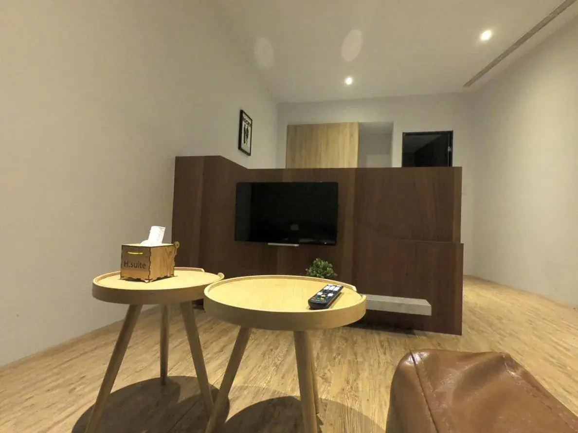 Living room in H suite Go Living room in H suite Go