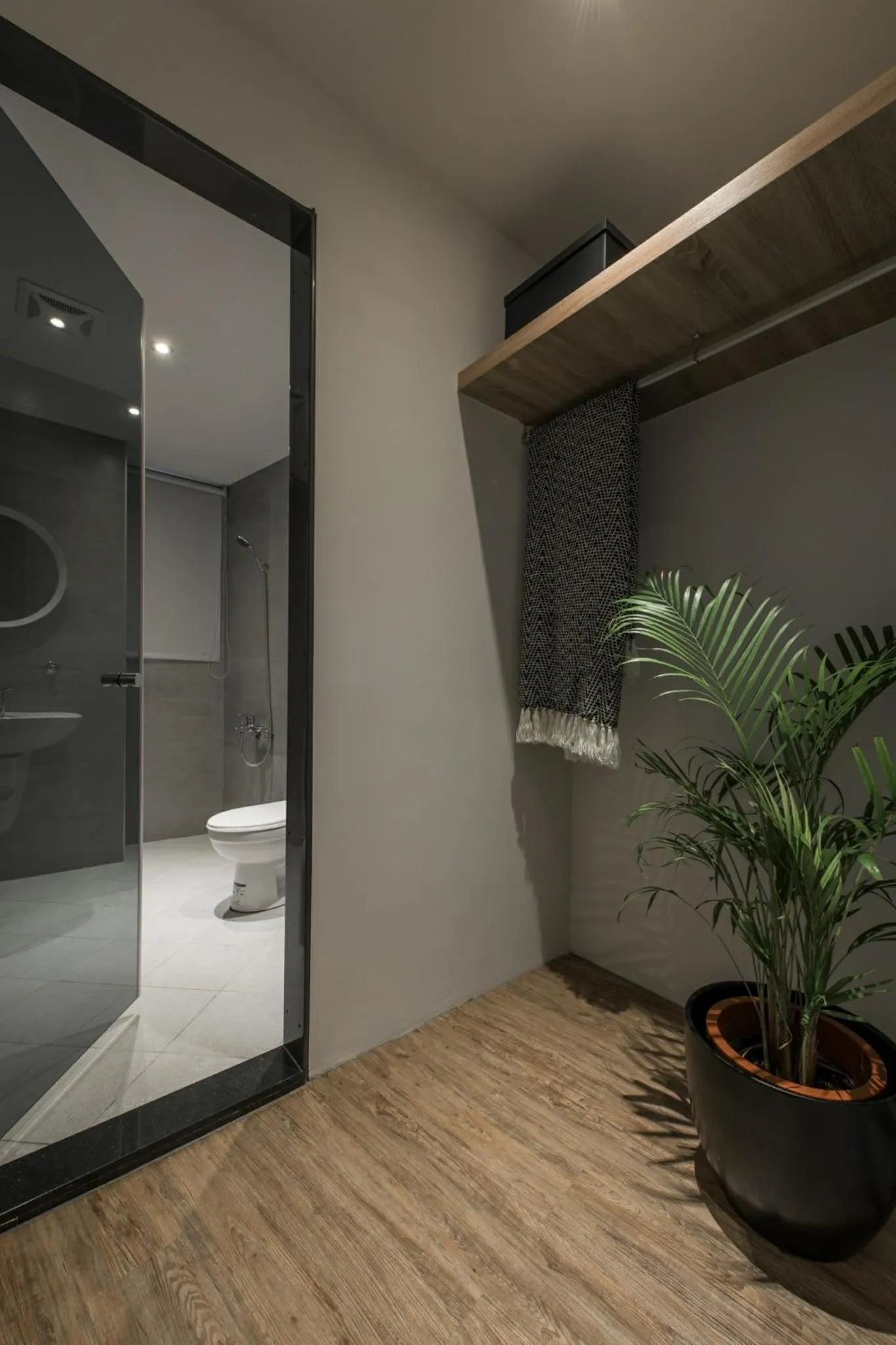 Toilet in H suite Go