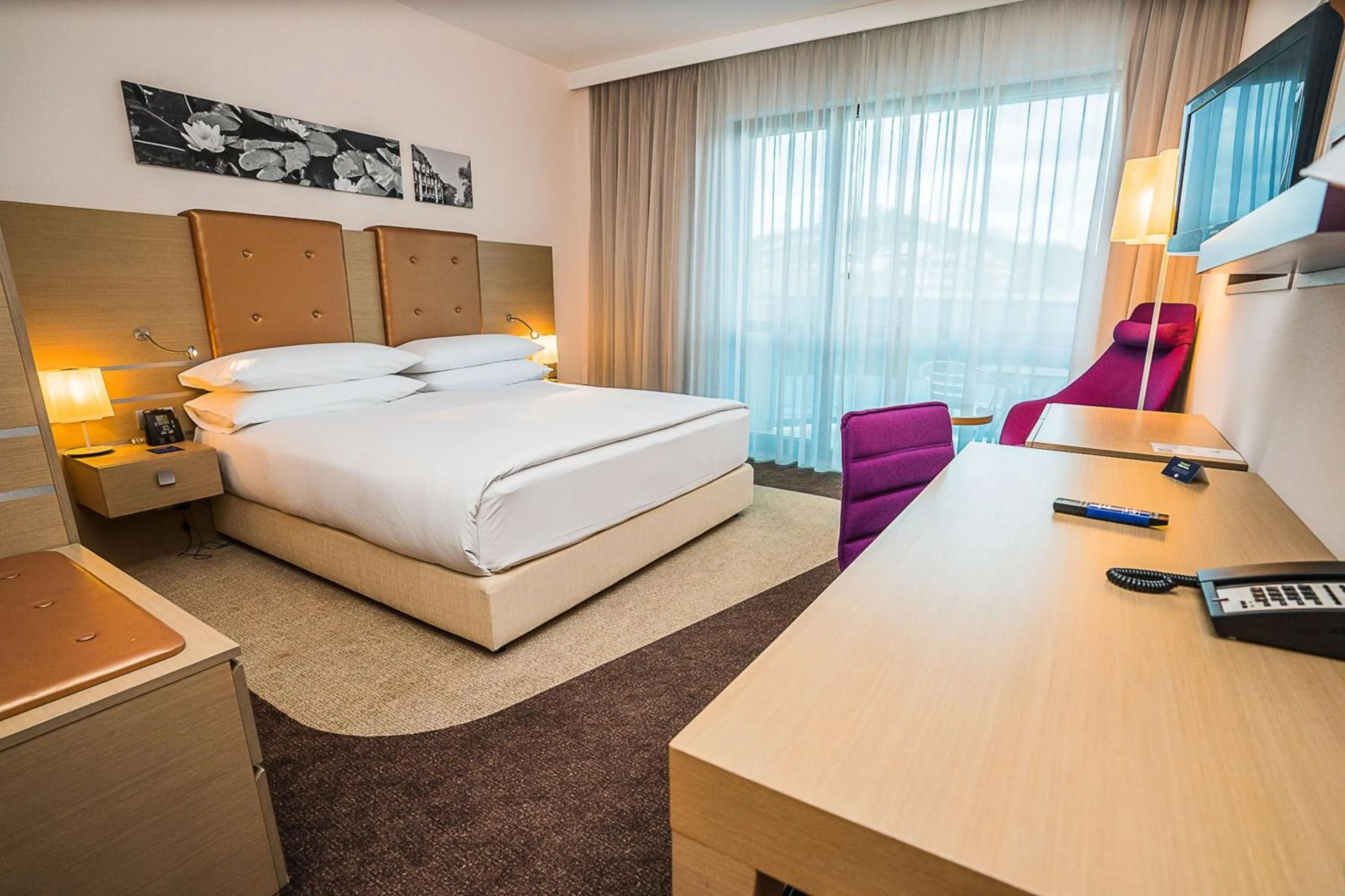 Bedroom, Bed in DoubleTree by Hilton Oradea