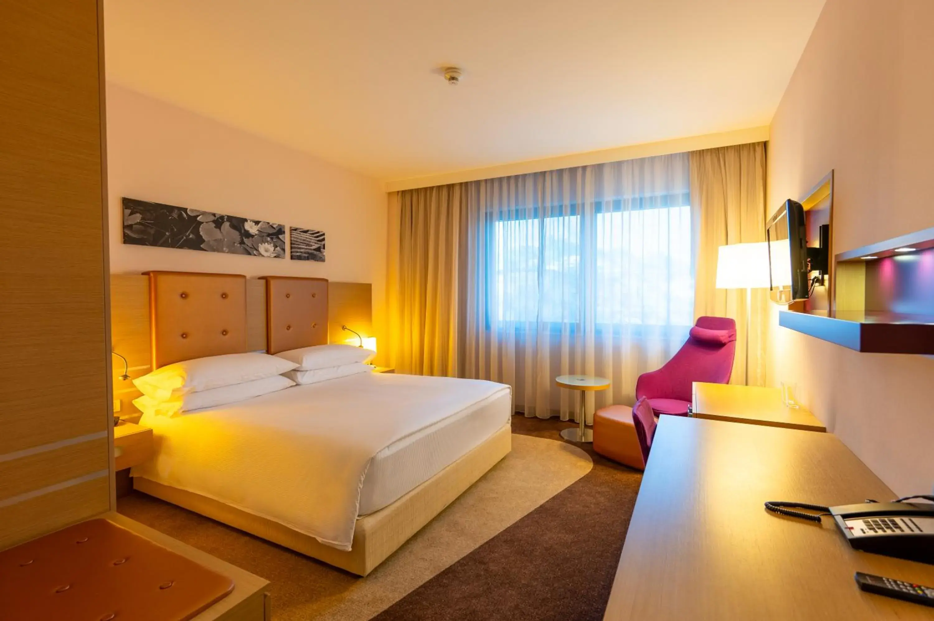 King Guest Room in DoubleTree by Hilton Oradea King Guest Room in DoubleTree by Hilton Oradea