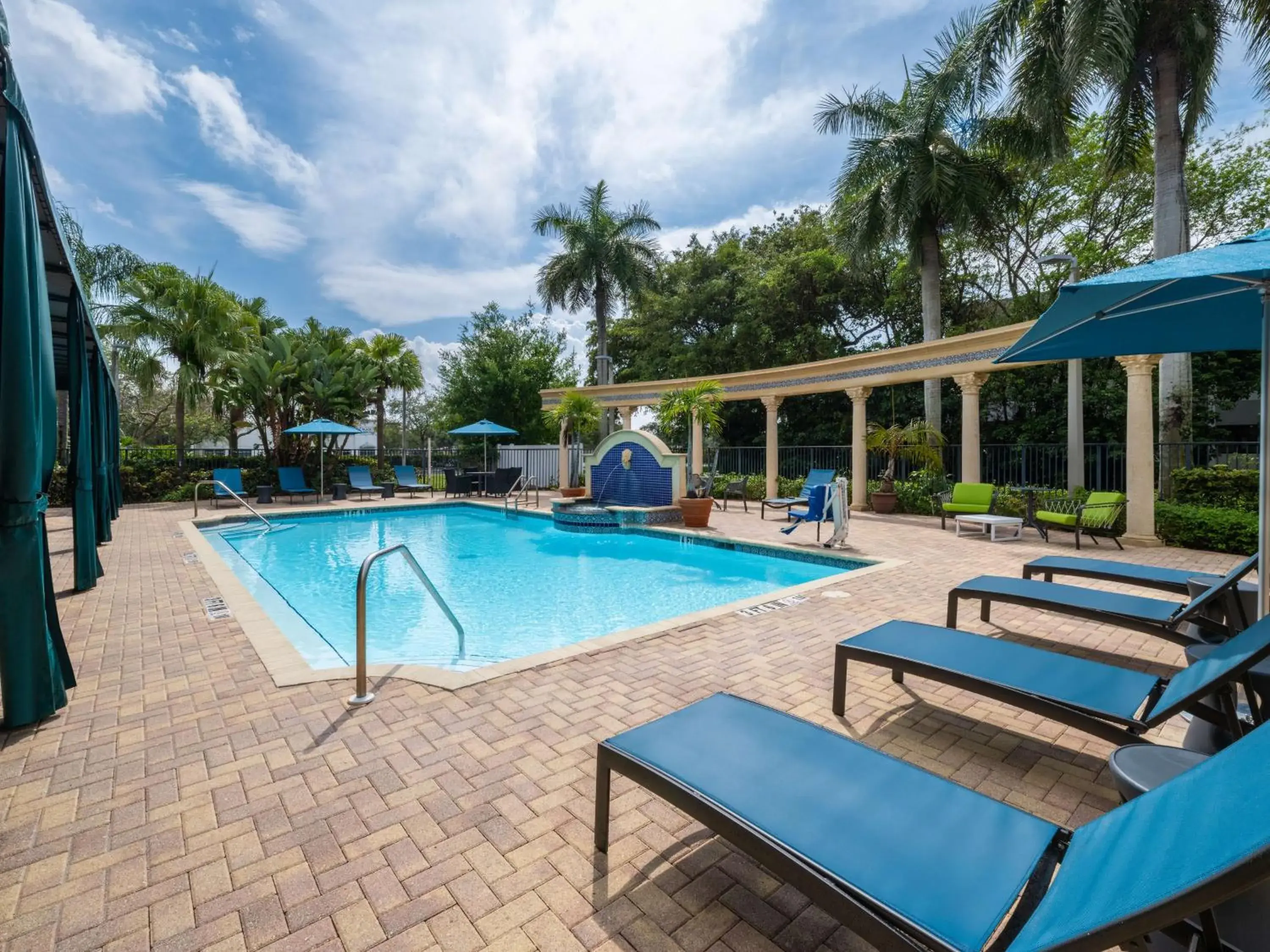 Pool view in Hampton Inn Deerfield Beach Pool view in Hampton Inn Deerfield Beach
