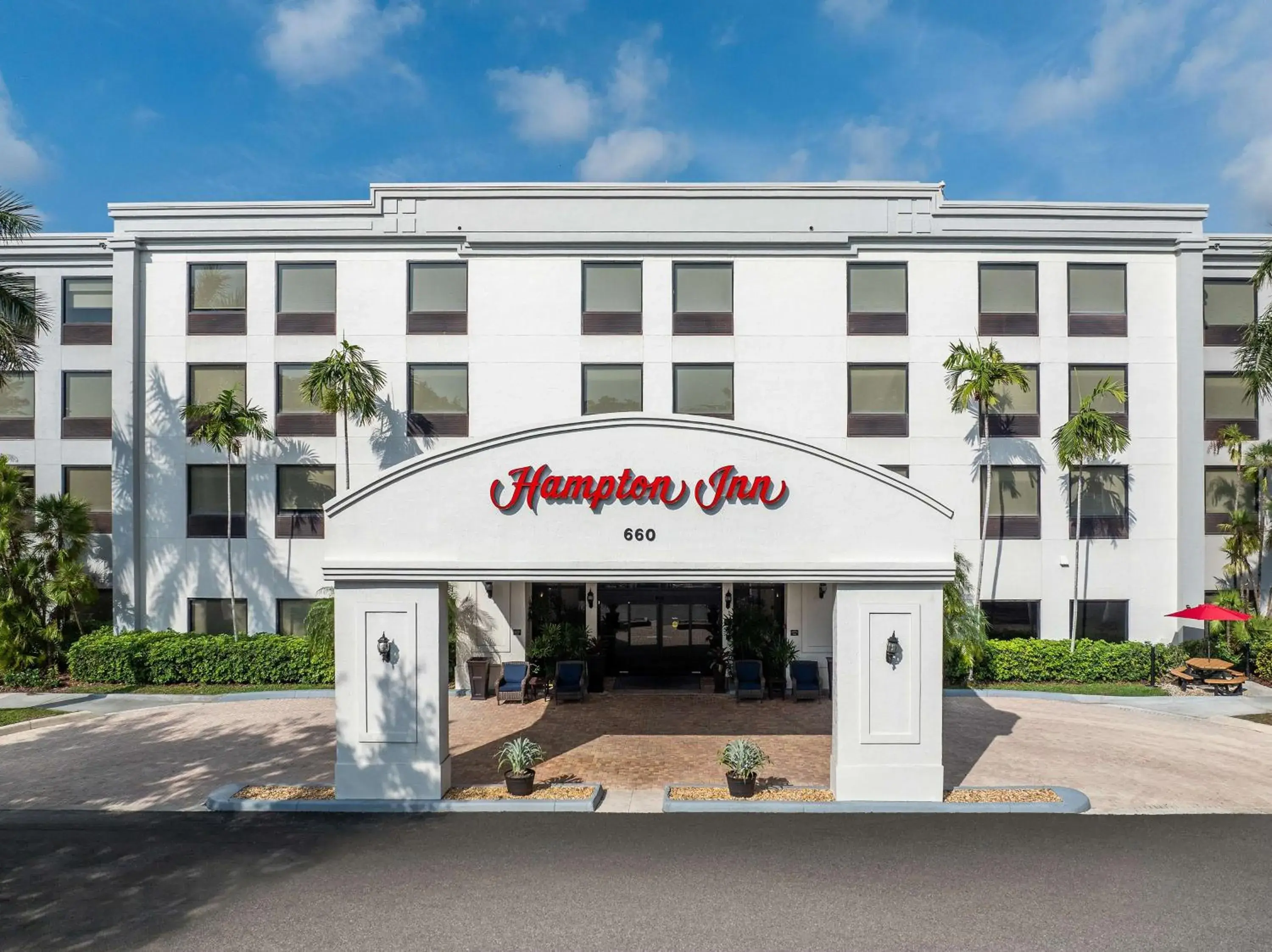 Property building in Hampton Inn Deerfield Beach Property building in Hampton Inn Deerfield Beach