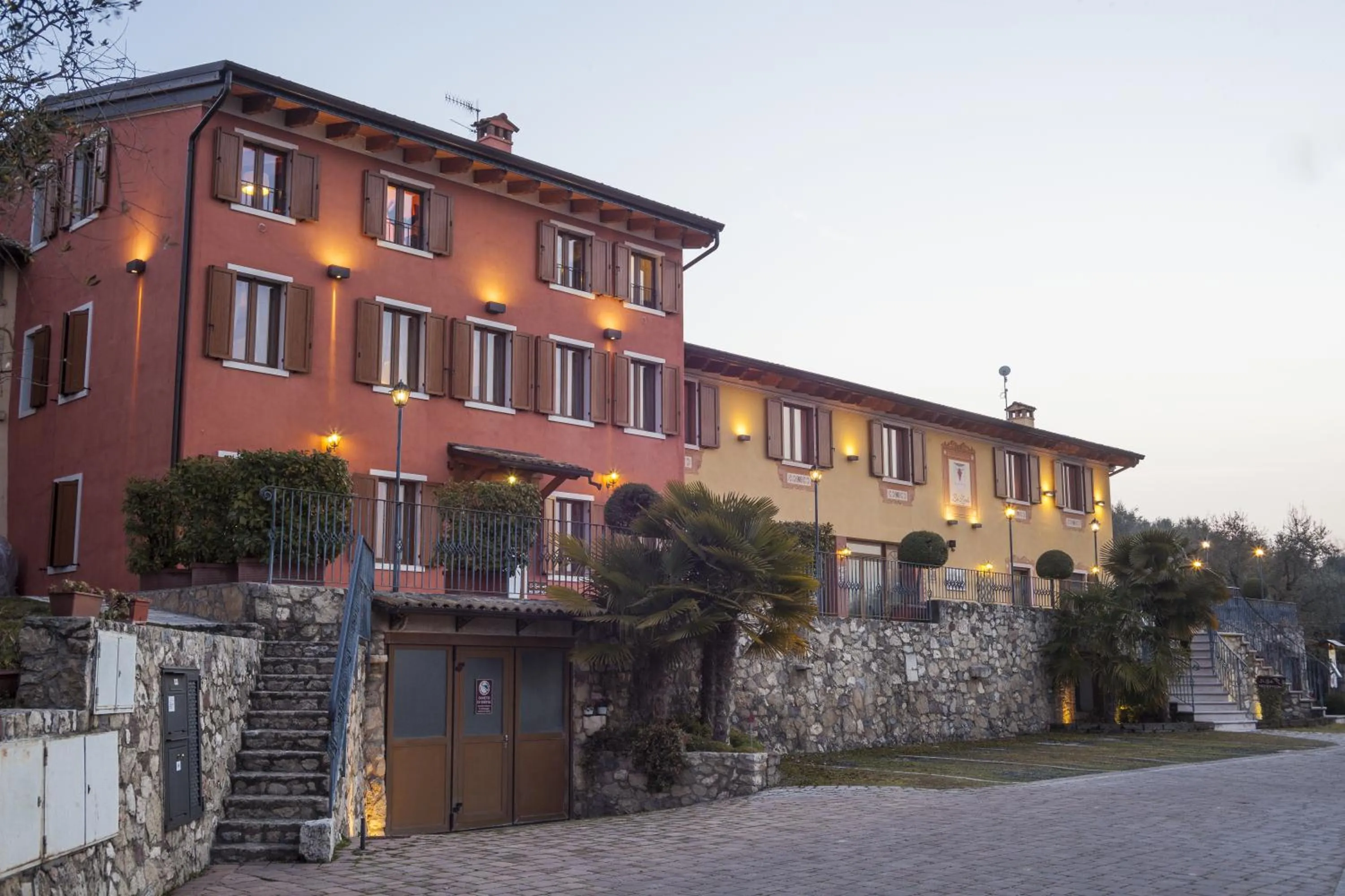 Facade/entrance in La Zerla