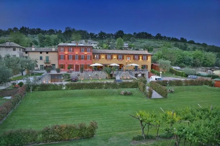 Facade/entrance in La Zerla