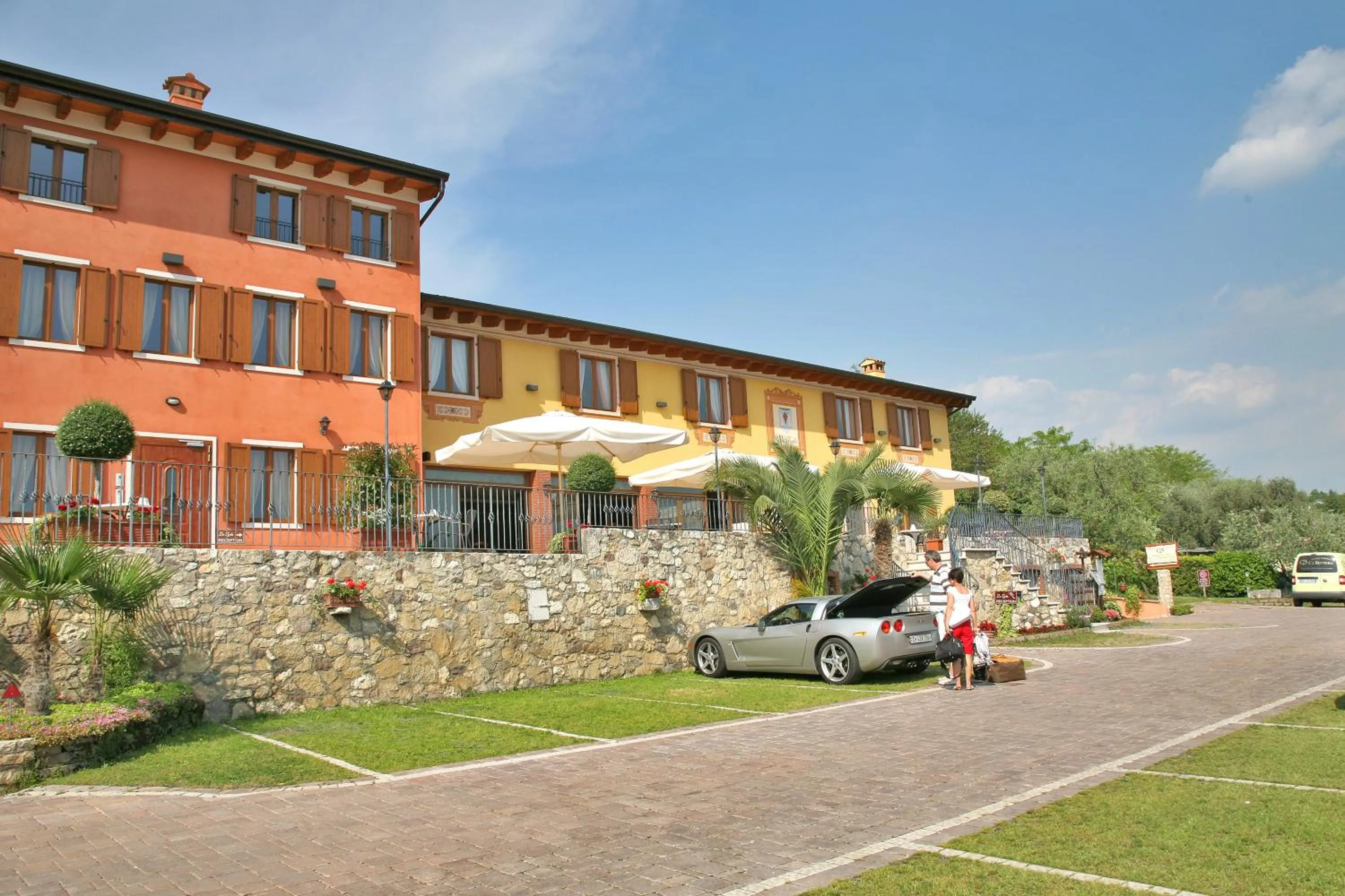 Facade/entrance in La Zerla