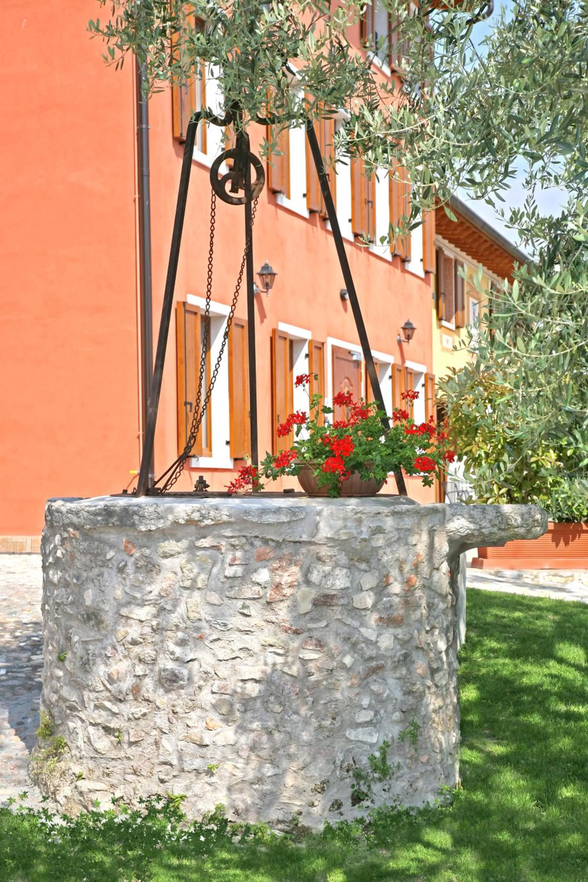 Facade/entrance in La Zerla