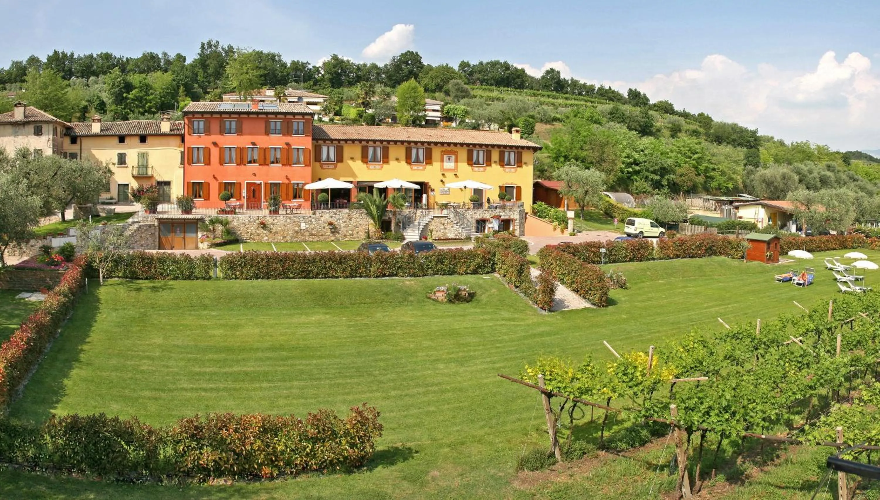 Facade/entrance in La Zerla