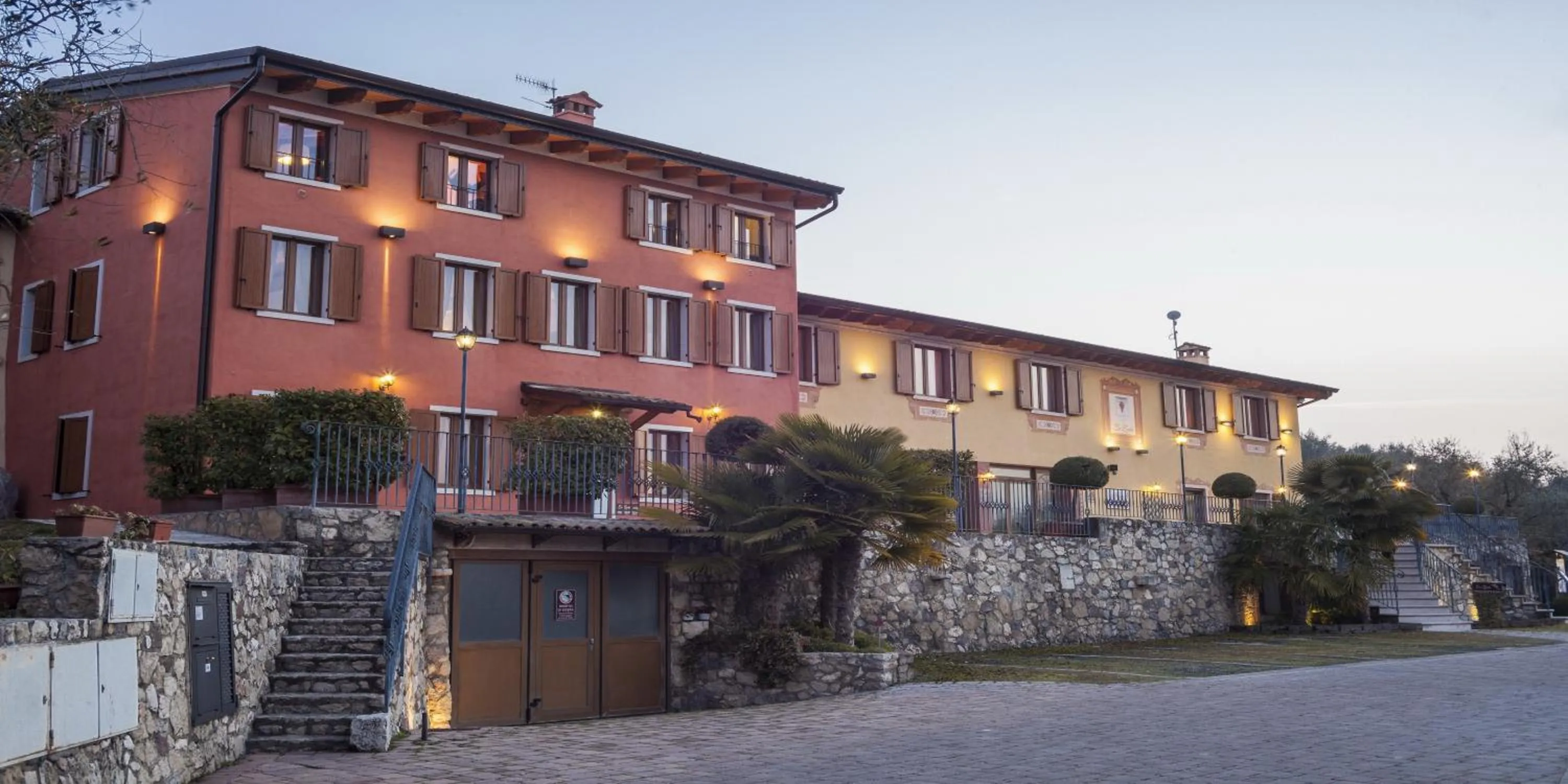 Facade/entrance in La Zerla