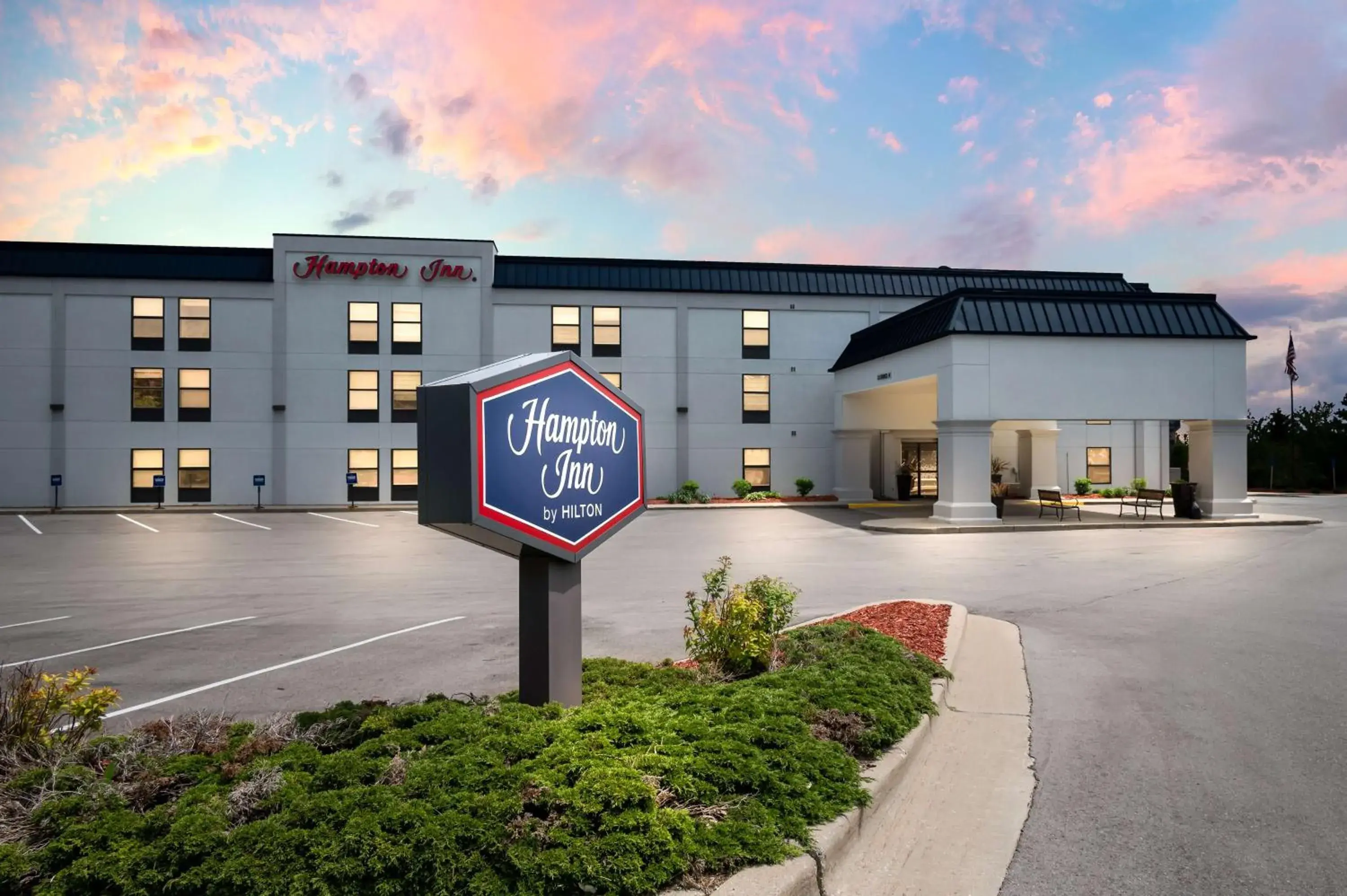 Property building in Hampton Inn Grand Rapids/North Property building in Hampton Inn Grand Rapids/North