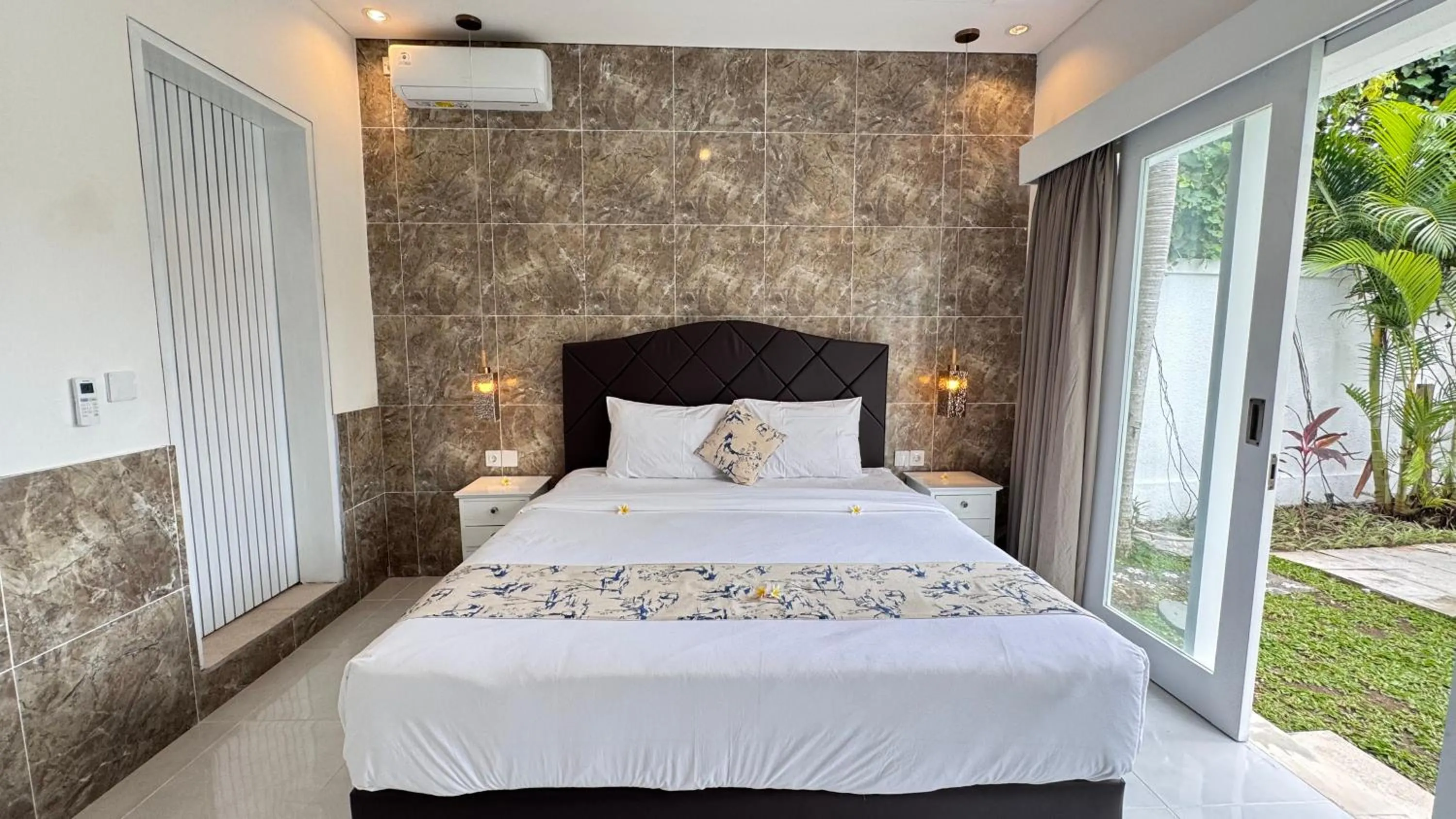 Bed in Casa Priya Canggu