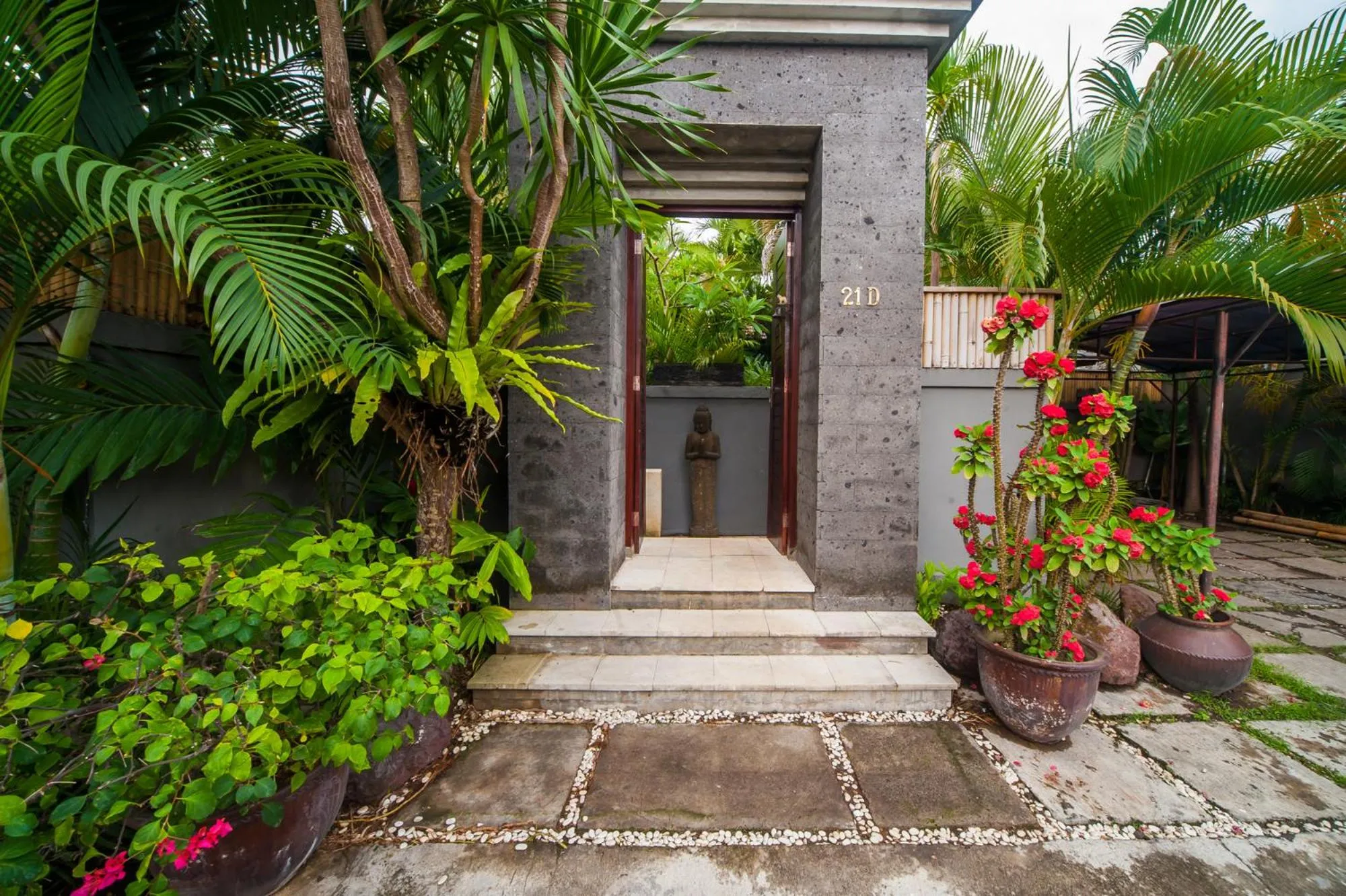 Facade/entrance in Casa Priya Canggu