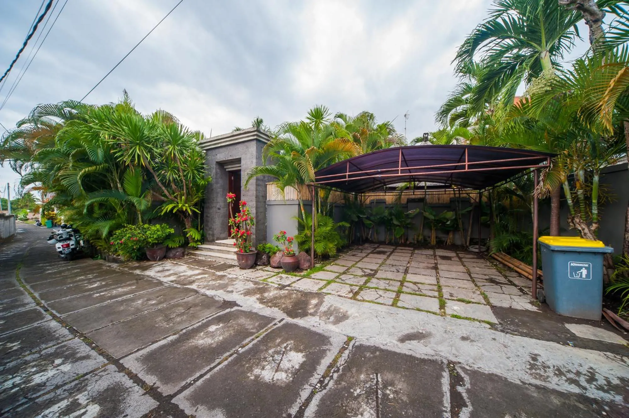 Facade/entrance in Casa Priya Canggu