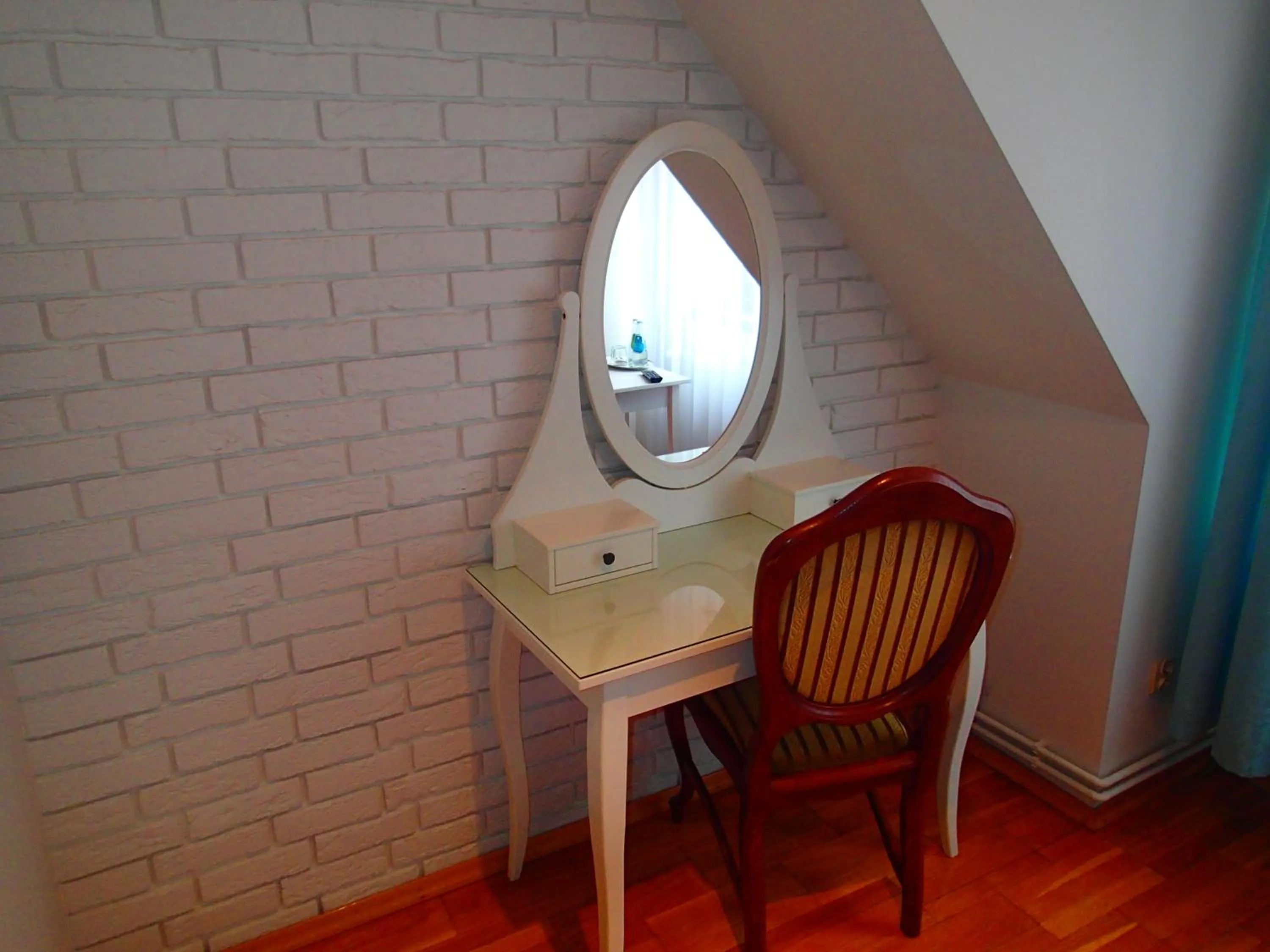 Photo of the whole room in Hotel Artis