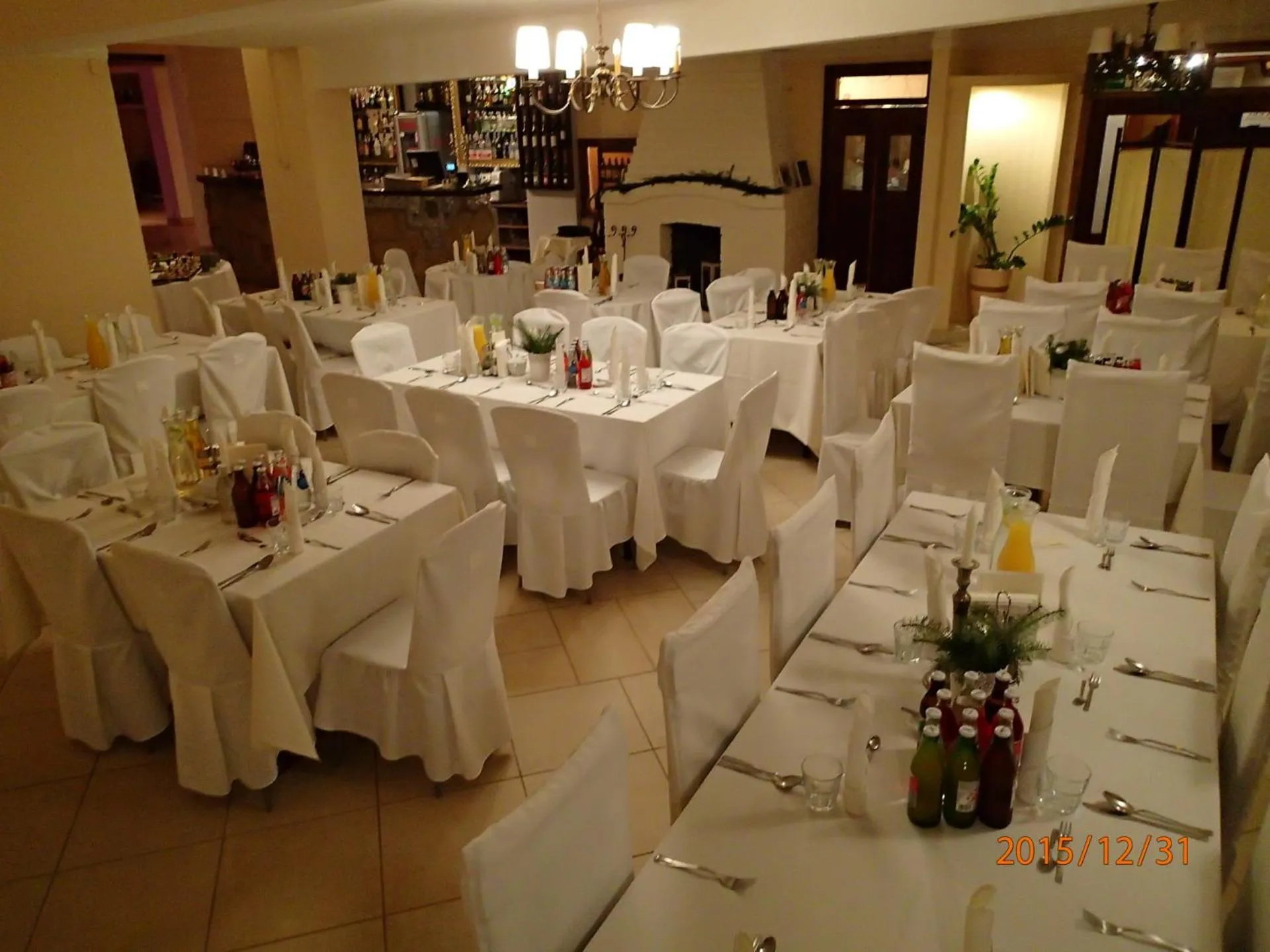 Restaurant/places to eat in Hotel Artis