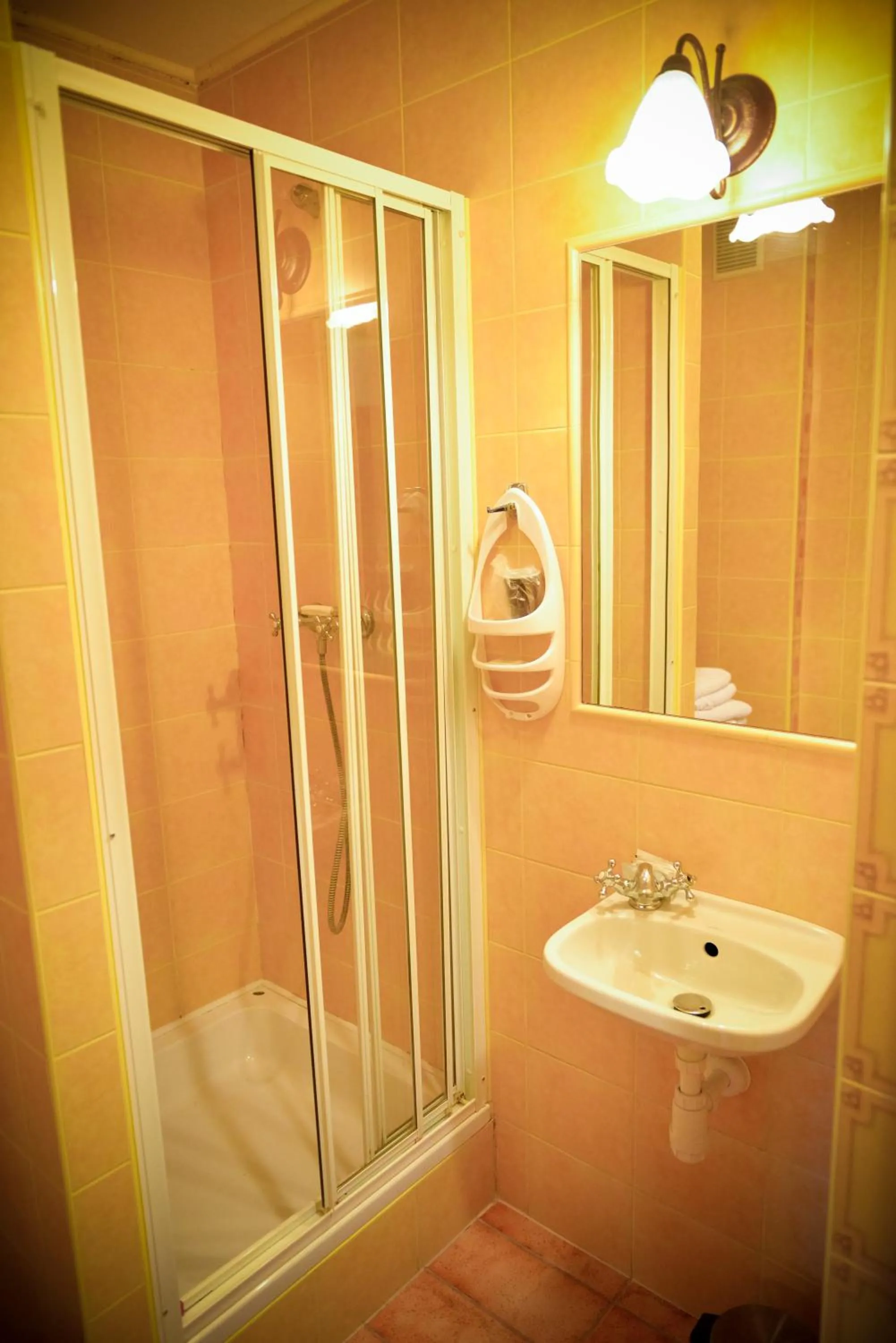 Photo of the whole room in Hotel Artis