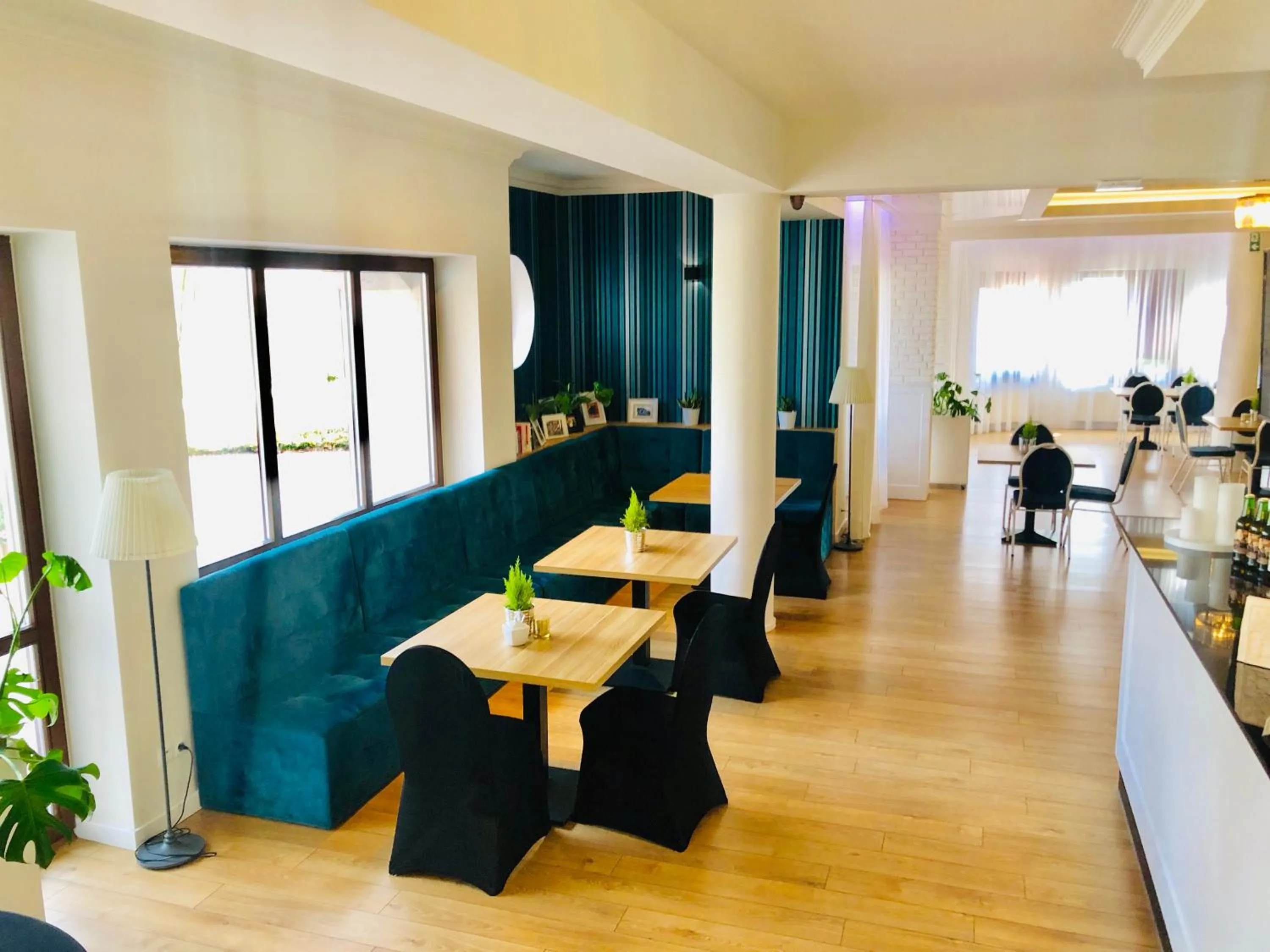 Restaurant/places to eat in Hotel Artis