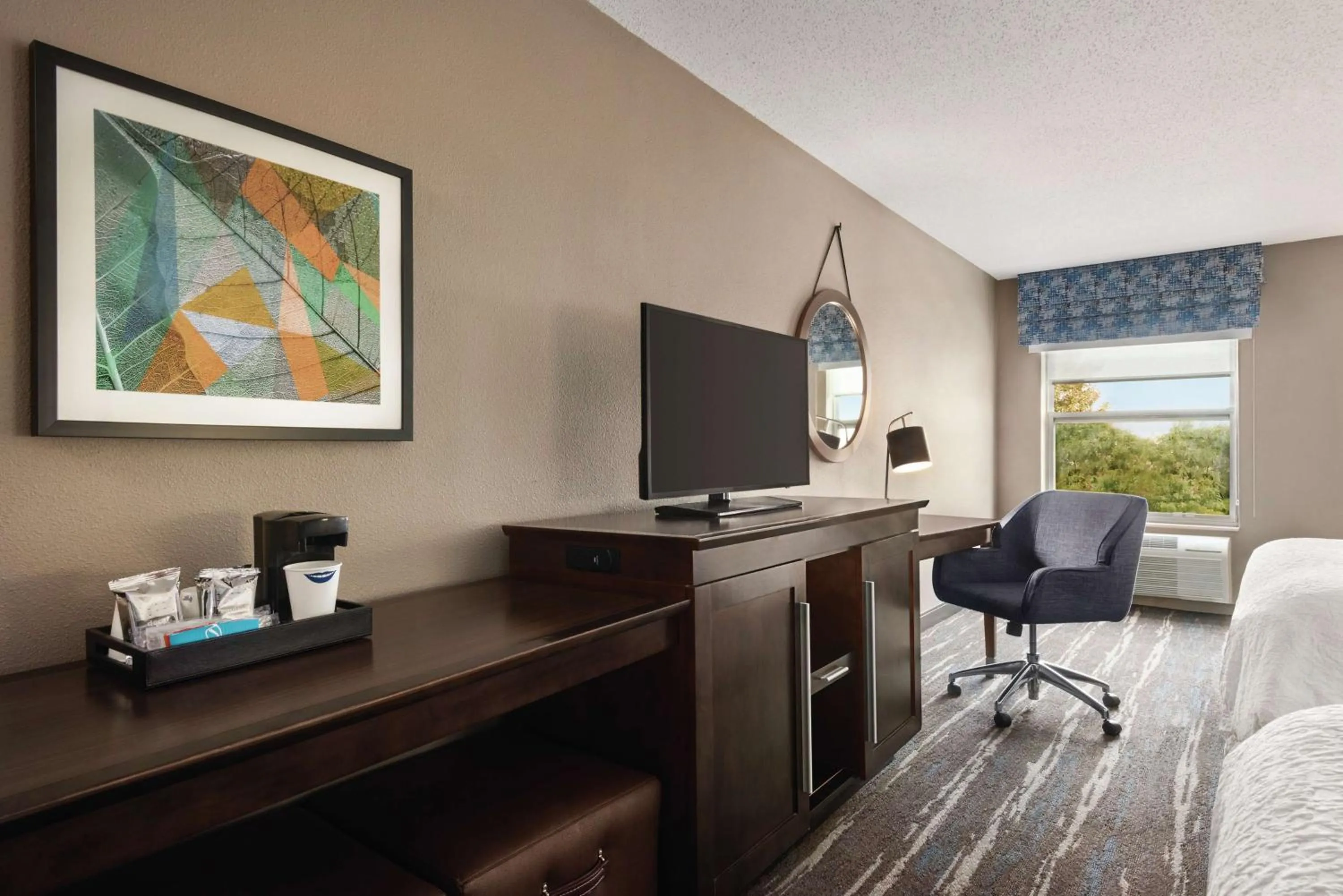 Photo of the whole room in Hampton Inn & Suites Fort Wayne-North