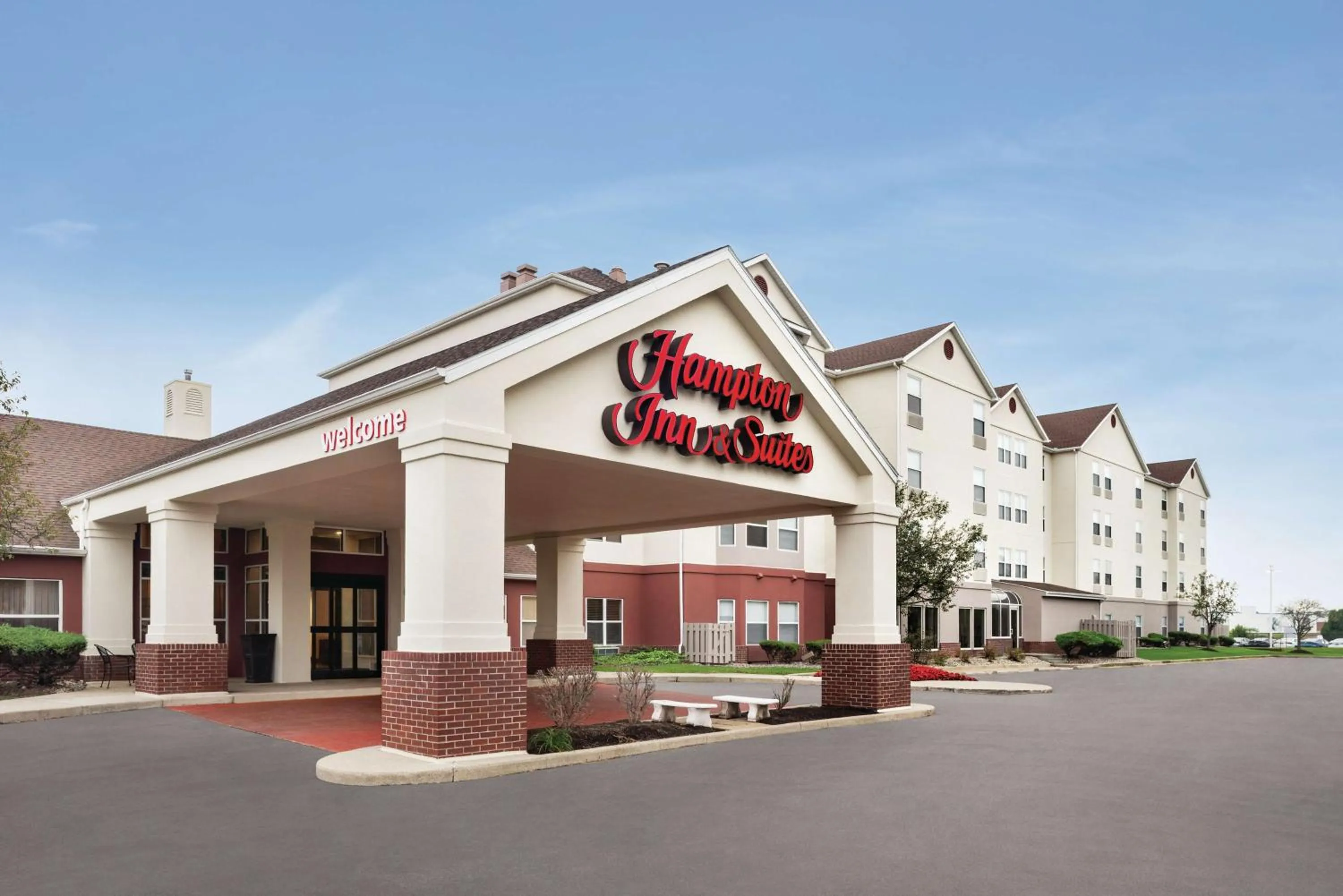 Property building in Hampton Inn & Suites Fort Wayne-North