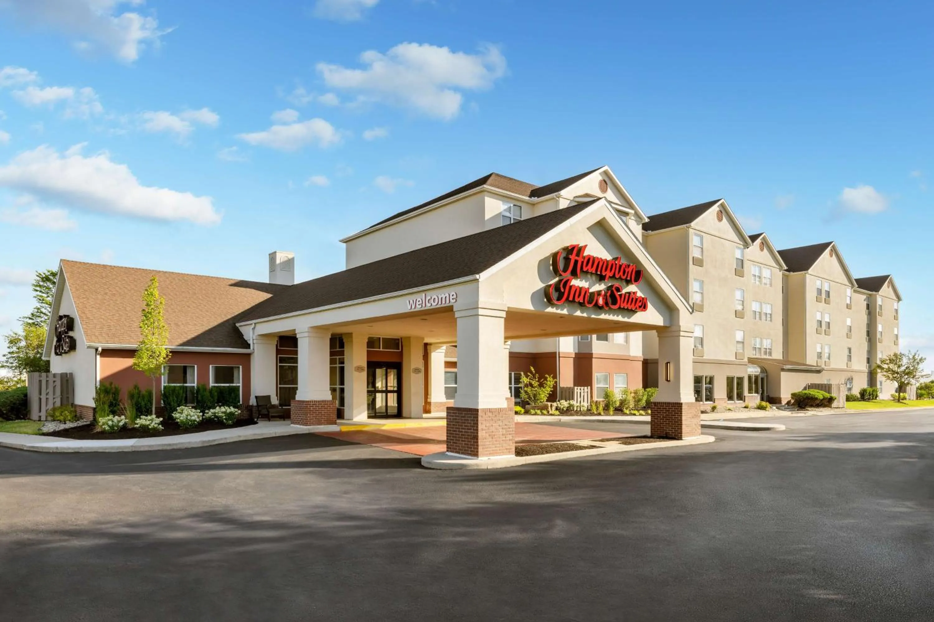 Property building in Hampton Inn & Suites Fort Wayne-North