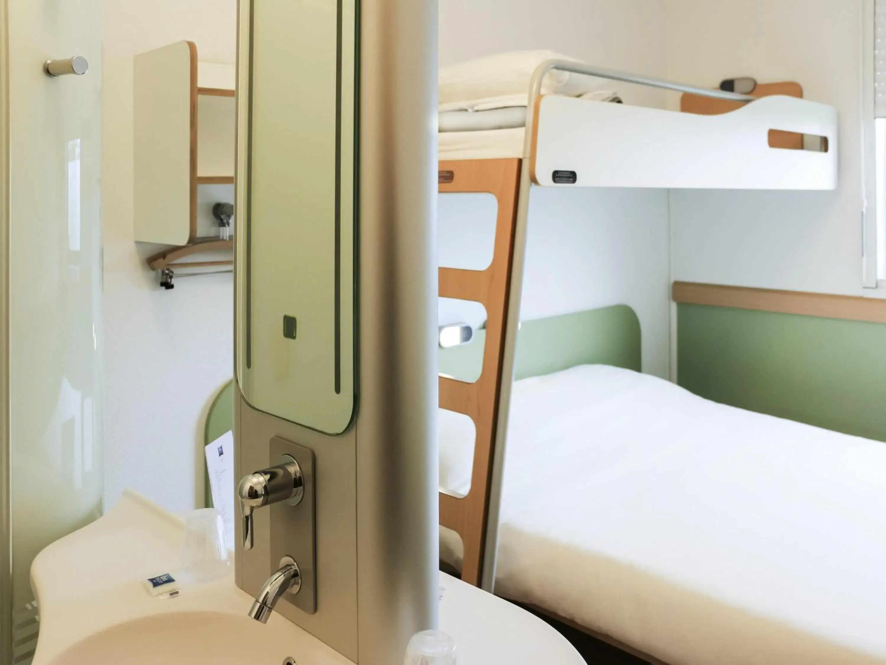 Triple Room in ibis budget Castelnaudary - A61 Triple Room in ibis budget Castelnaudary - A61