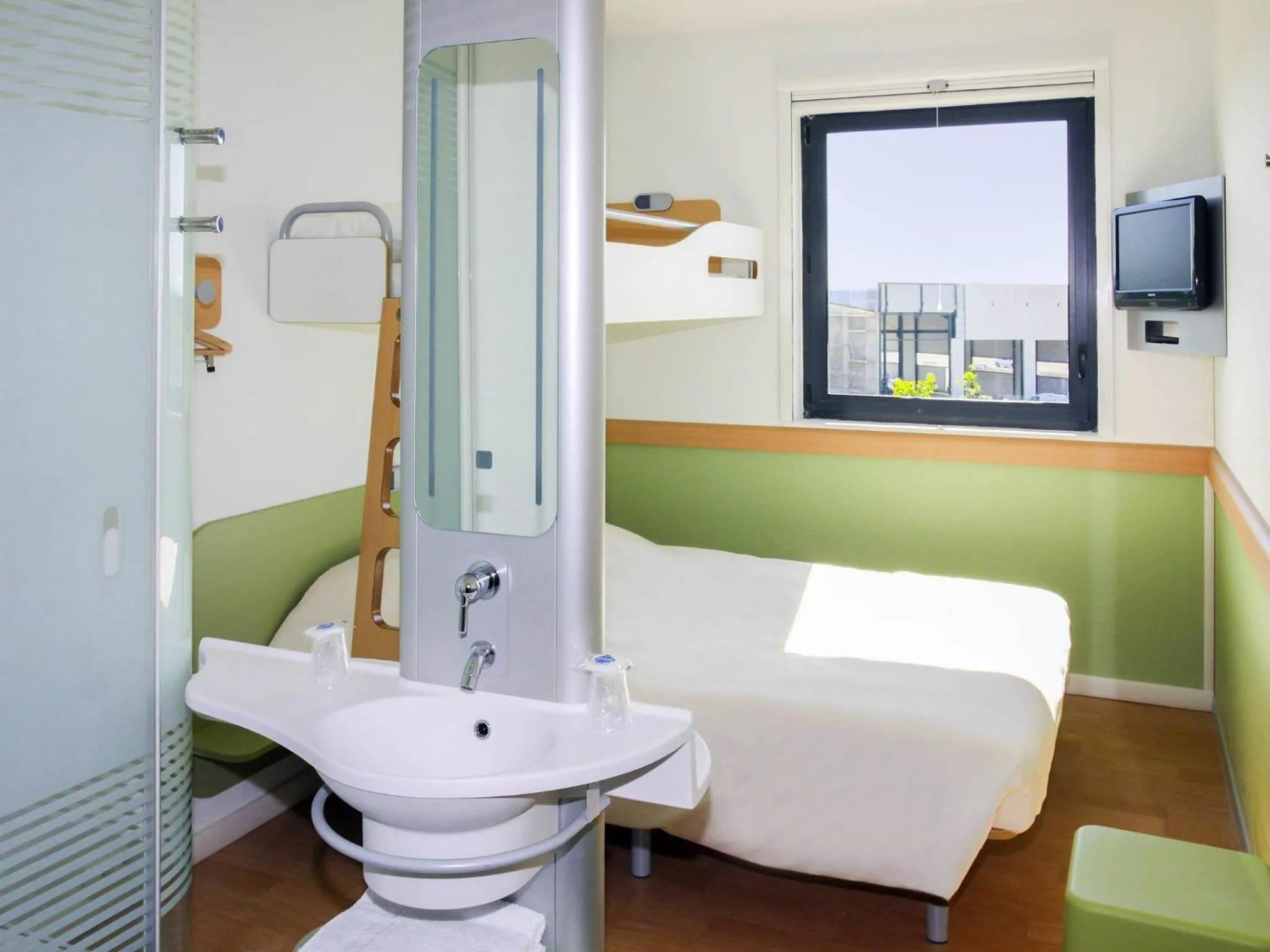 Bedroom in ibis budget Castelnaudary - A61