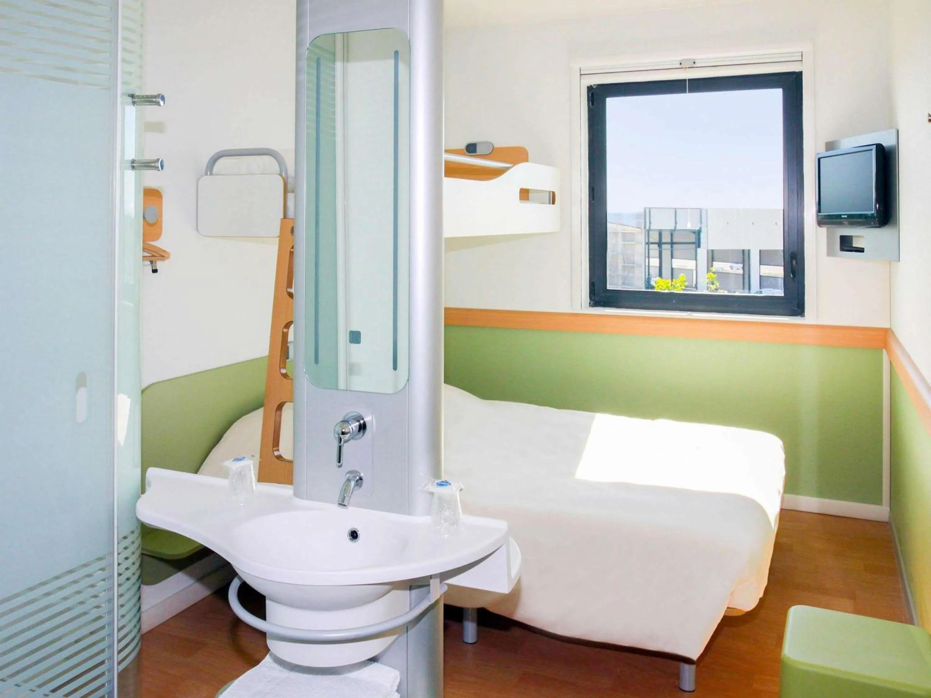 Bedroom in ibis budget Castelnaudary - A61