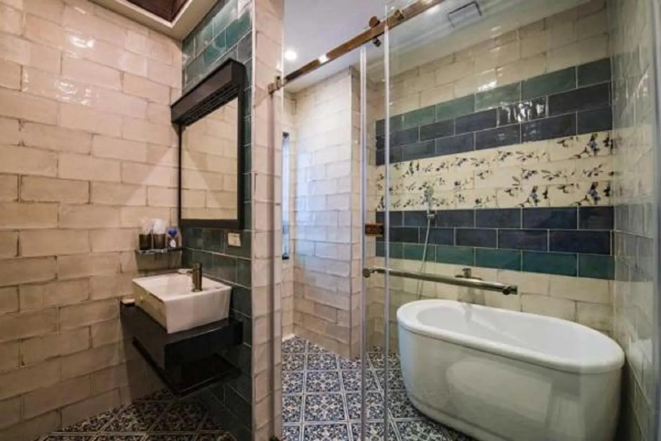 Bathroom in Happy Wing Guesthouse