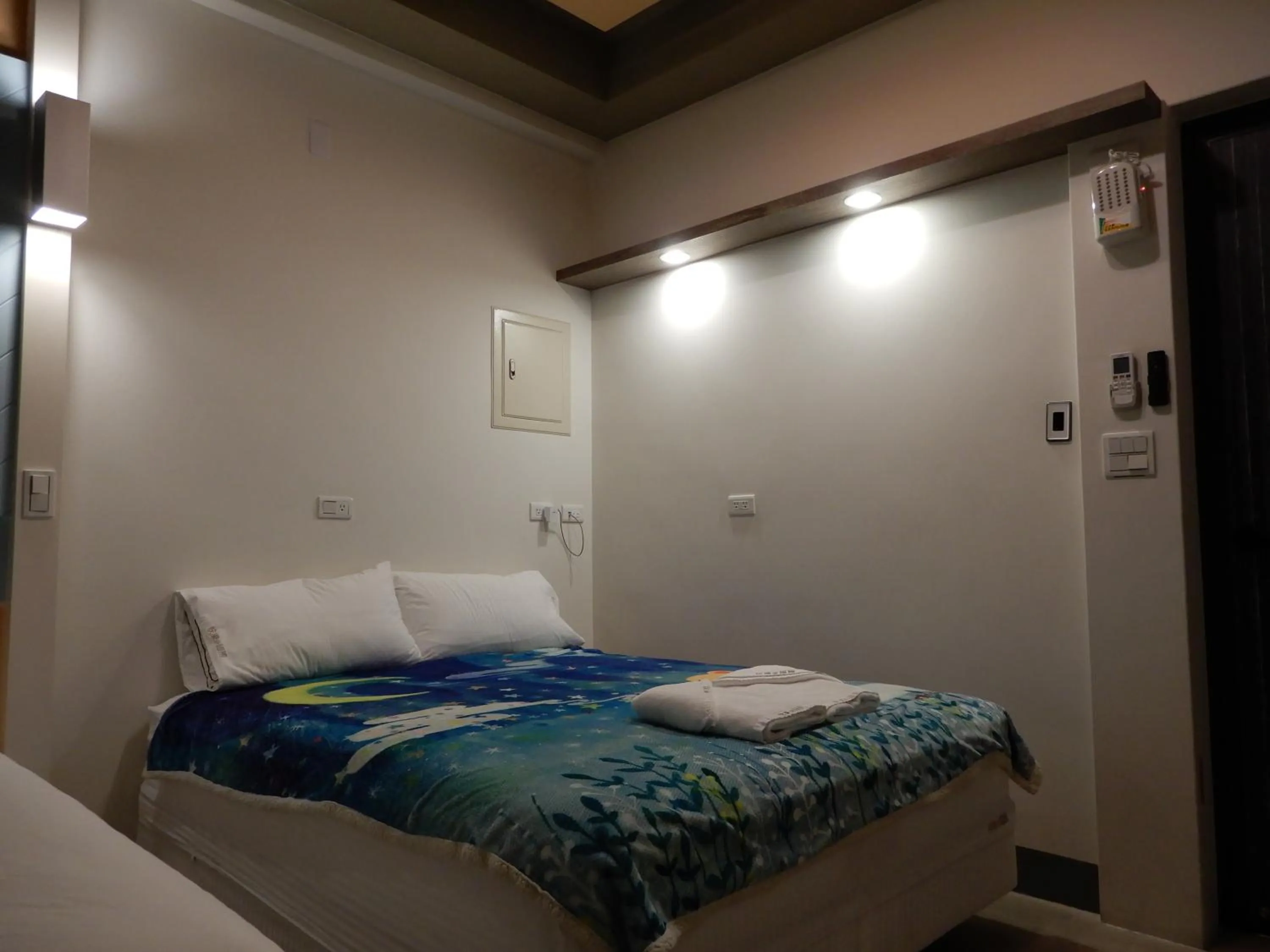 Bed in Happy Wing Guesthouse