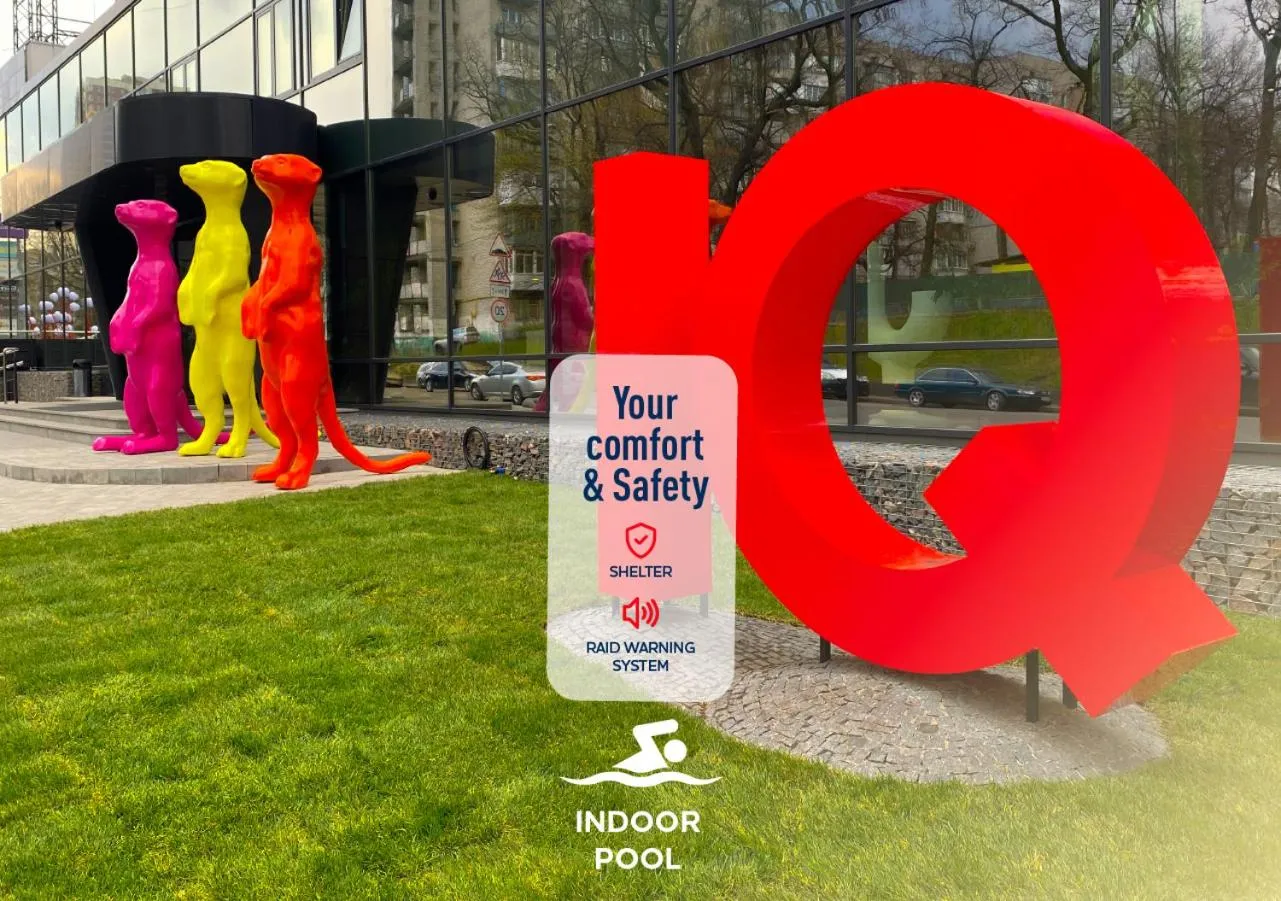 Facade/entrance in IQ Hotel