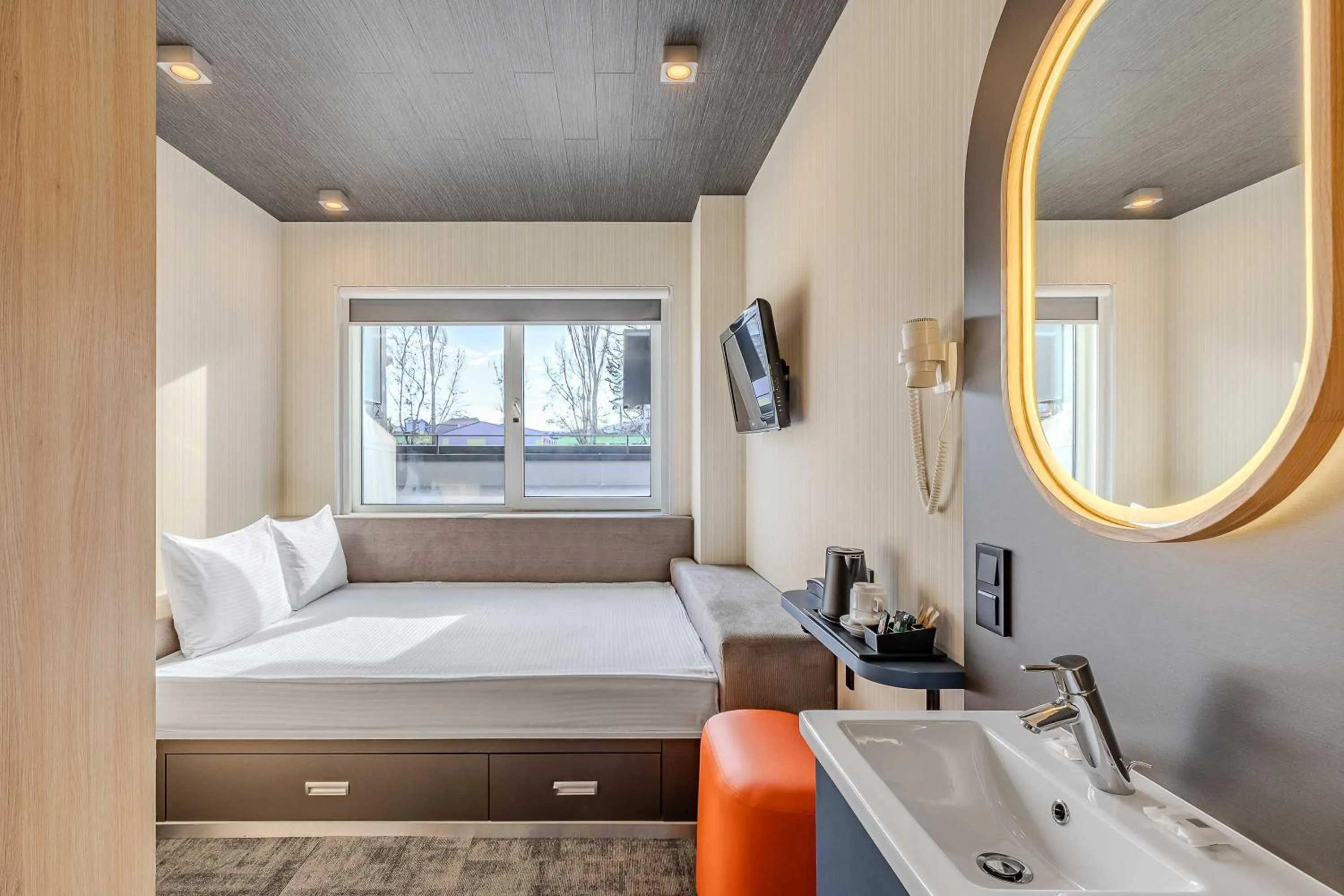 Coffee/tea facilities, Bed in IQ Hotel